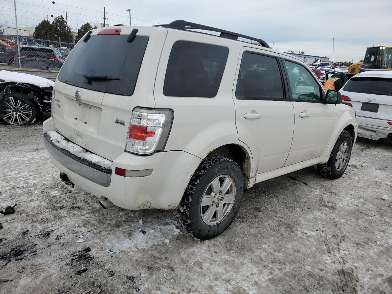 Photo 2 VIN: 4M2CN9BG2AKJ15986 - MERCURY MARINER 