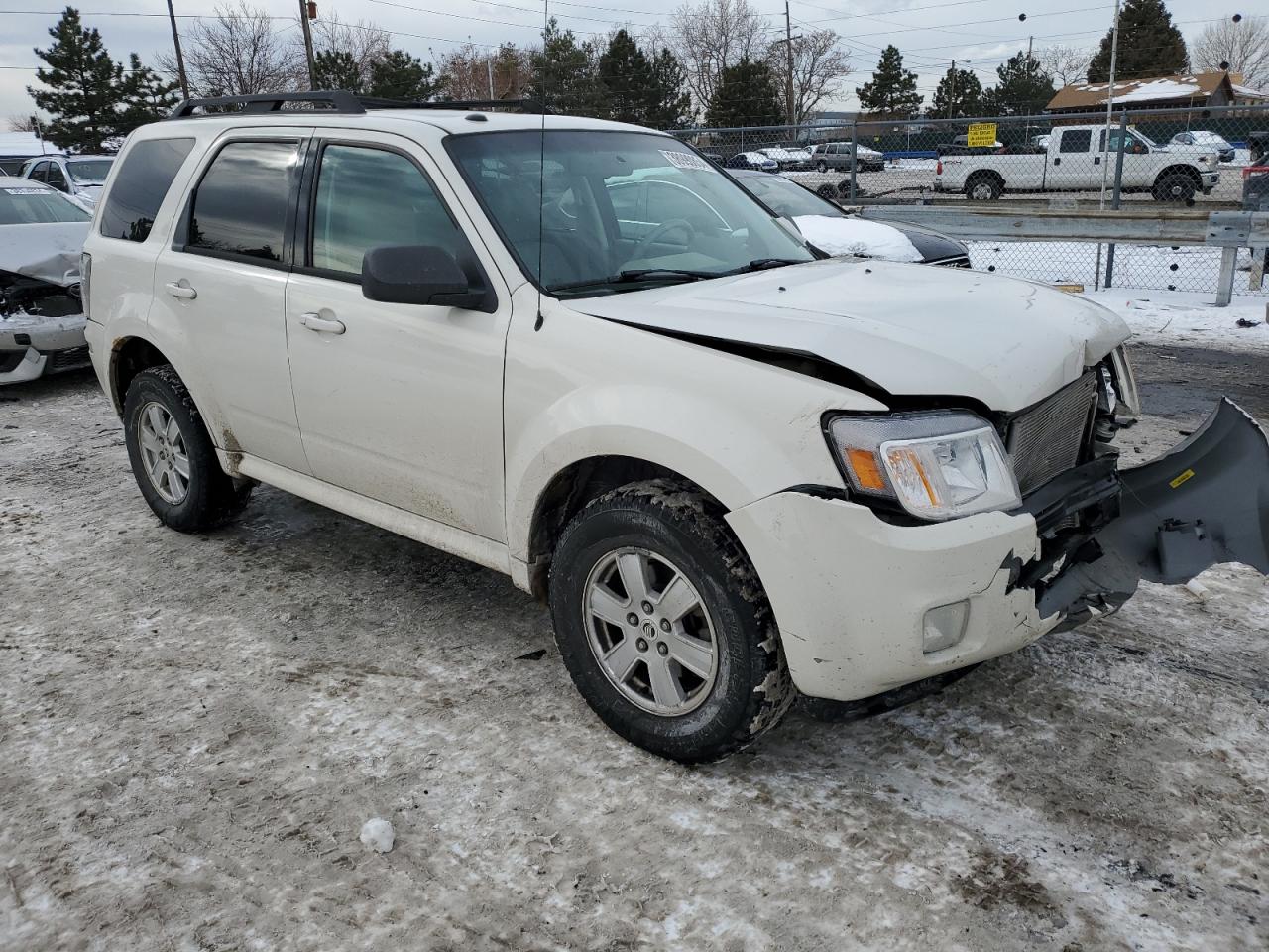 Photo 3 VIN: 4M2CN9BG2AKJ15986 - MERCURY MARINER 