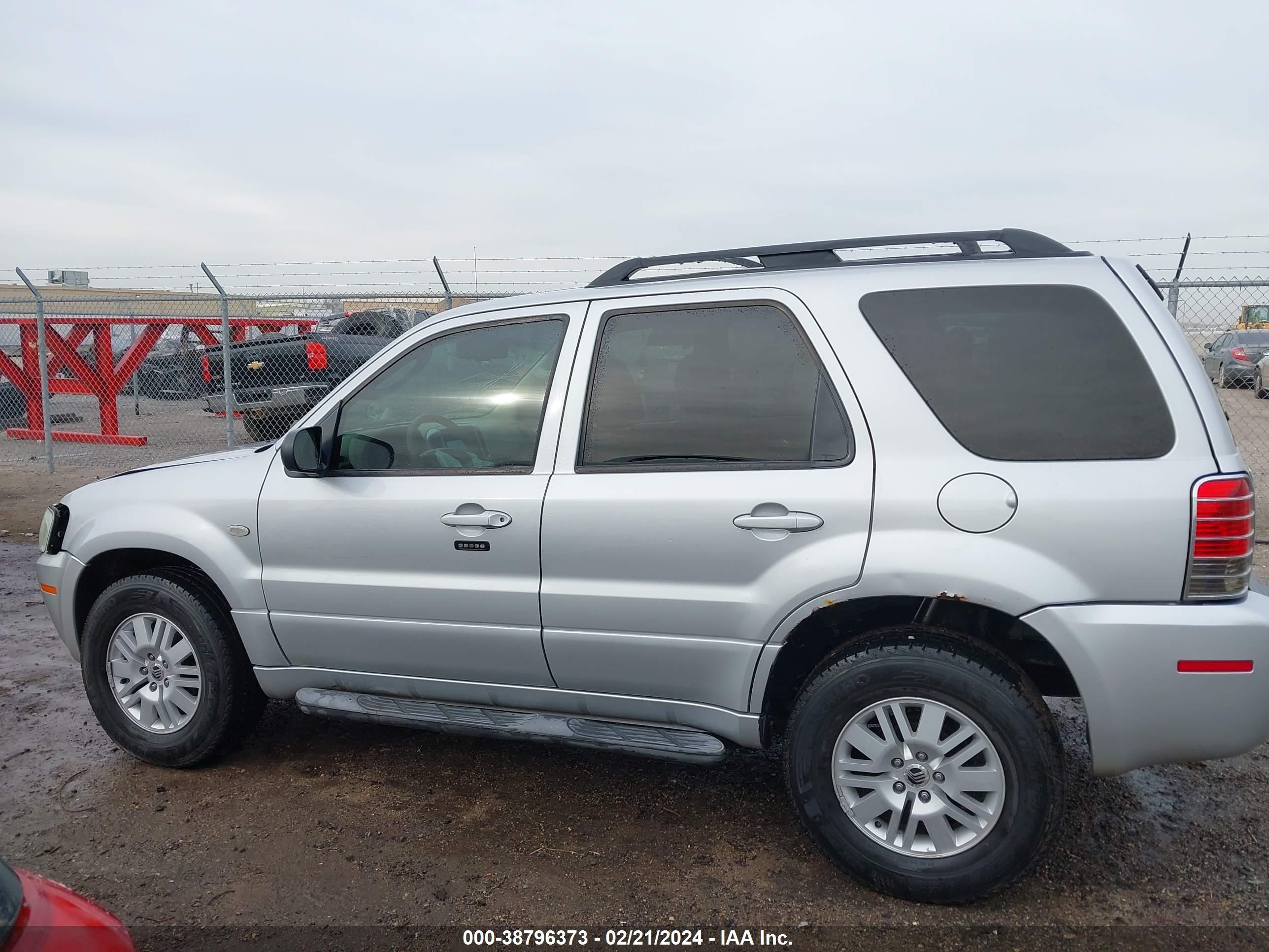 Photo 14 VIN: 4M2CU56116KJ08634 - MERCURY MARINER 