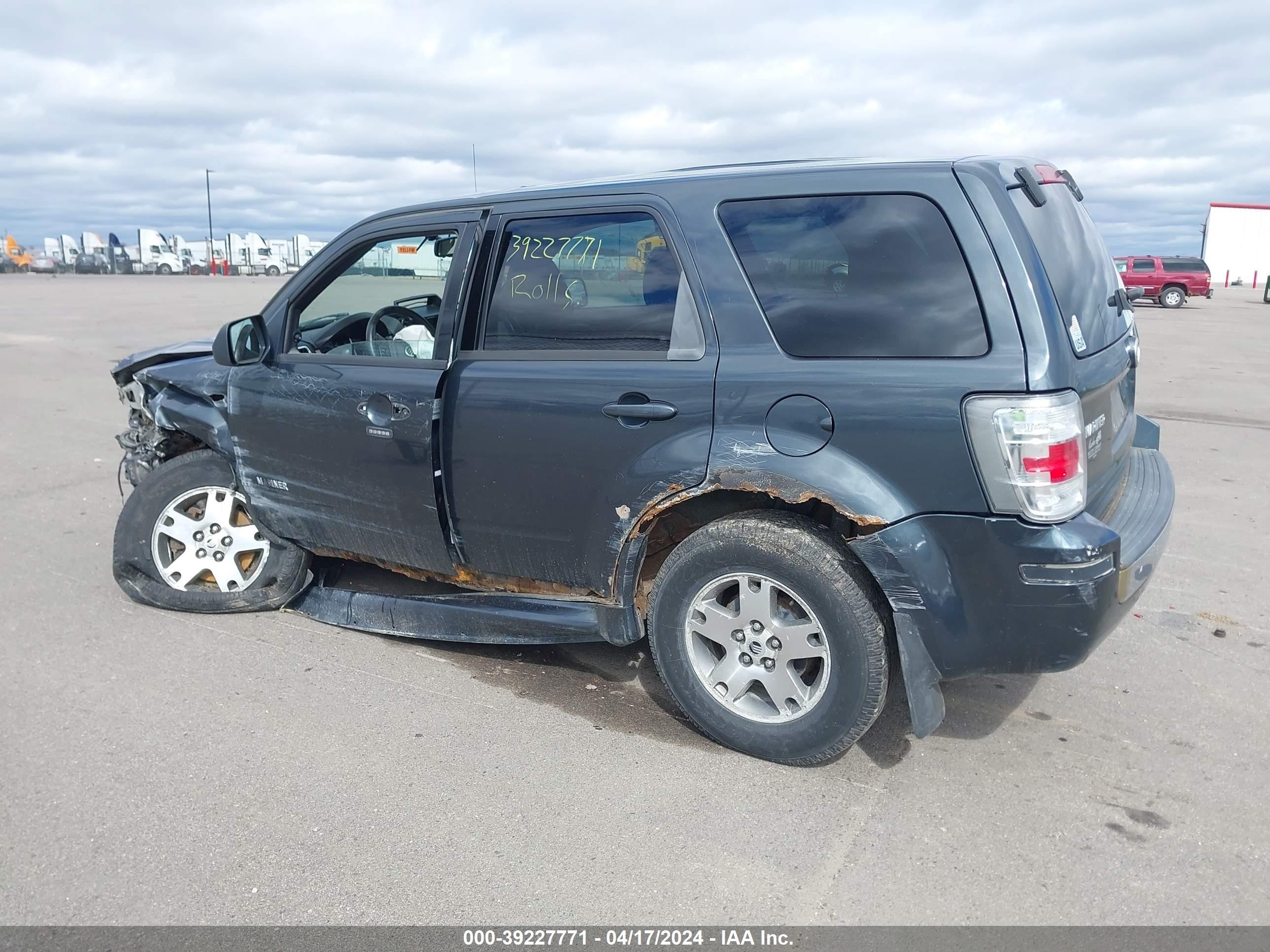 Photo 2 VIN: 4M2CU81138KJ19159 - MERCURY MARINER 