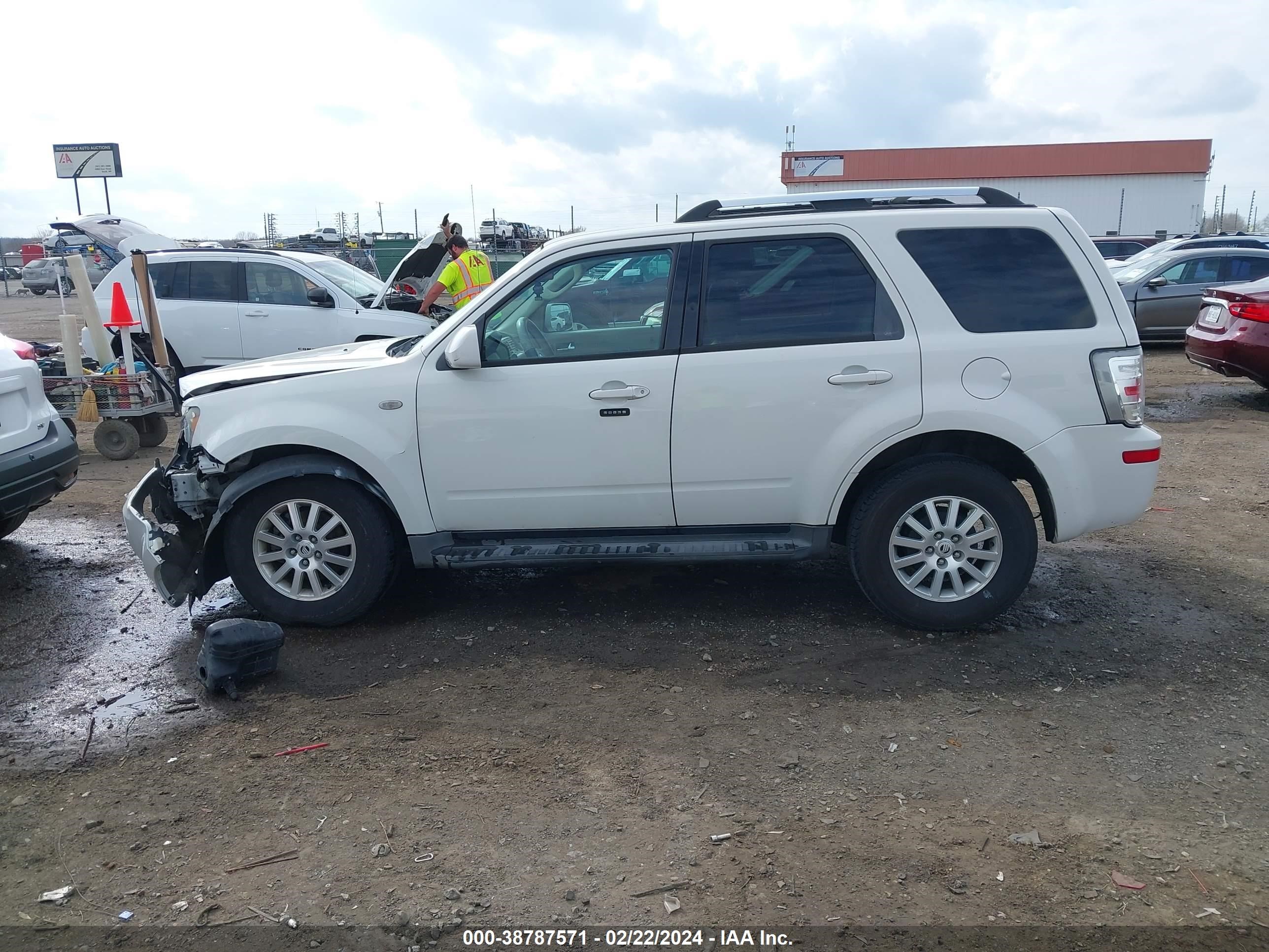 Photo 13 VIN: 4M2CU87729KJ06965 - MERCURY MARINER 