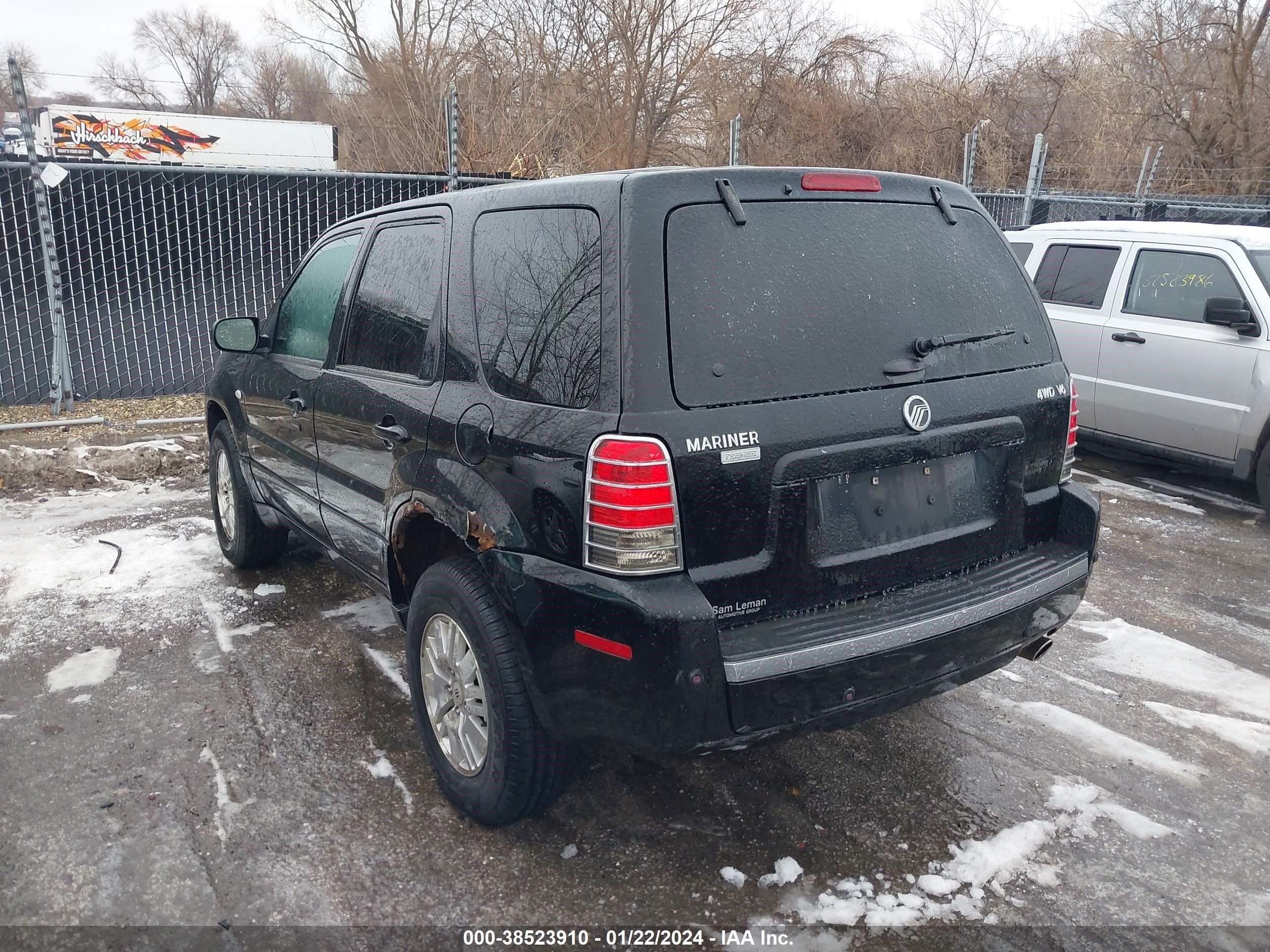 Photo 2 VIN: 4M2CU97127KJ20444 - MERCURY MARINER 