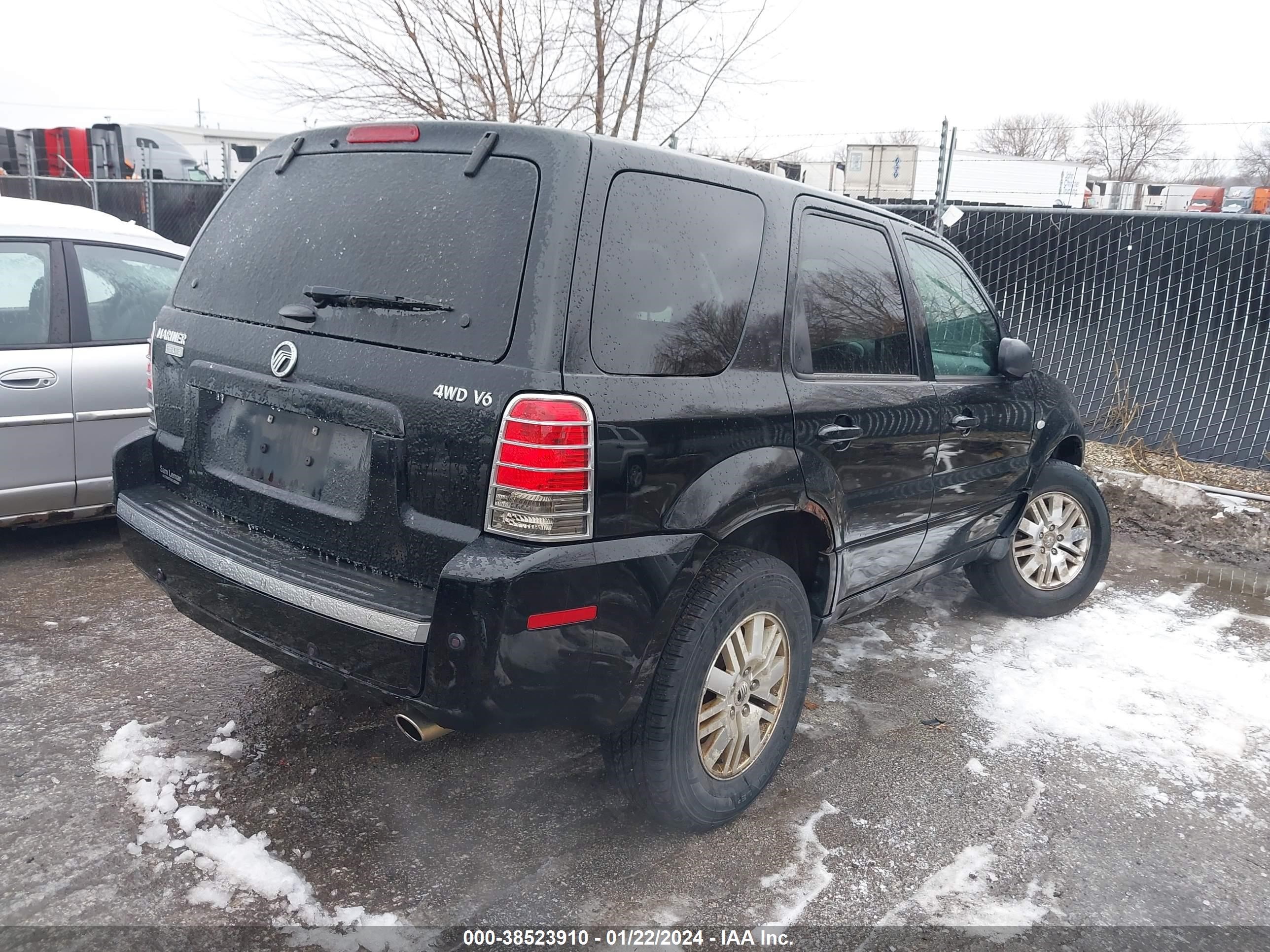 Photo 3 VIN: 4M2CU97127KJ20444 - MERCURY MARINER 