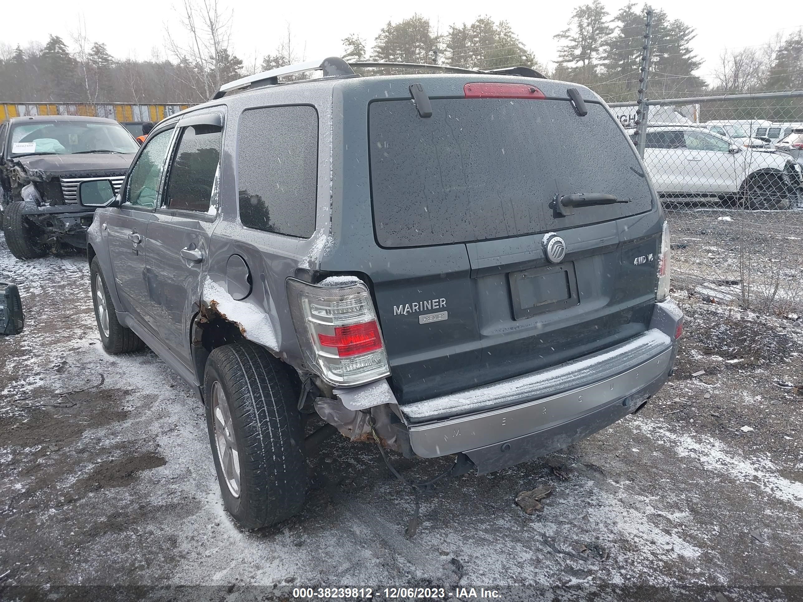 Photo 2 VIN: 4M2CU97128KJ27928 - MERCURY MARINER 