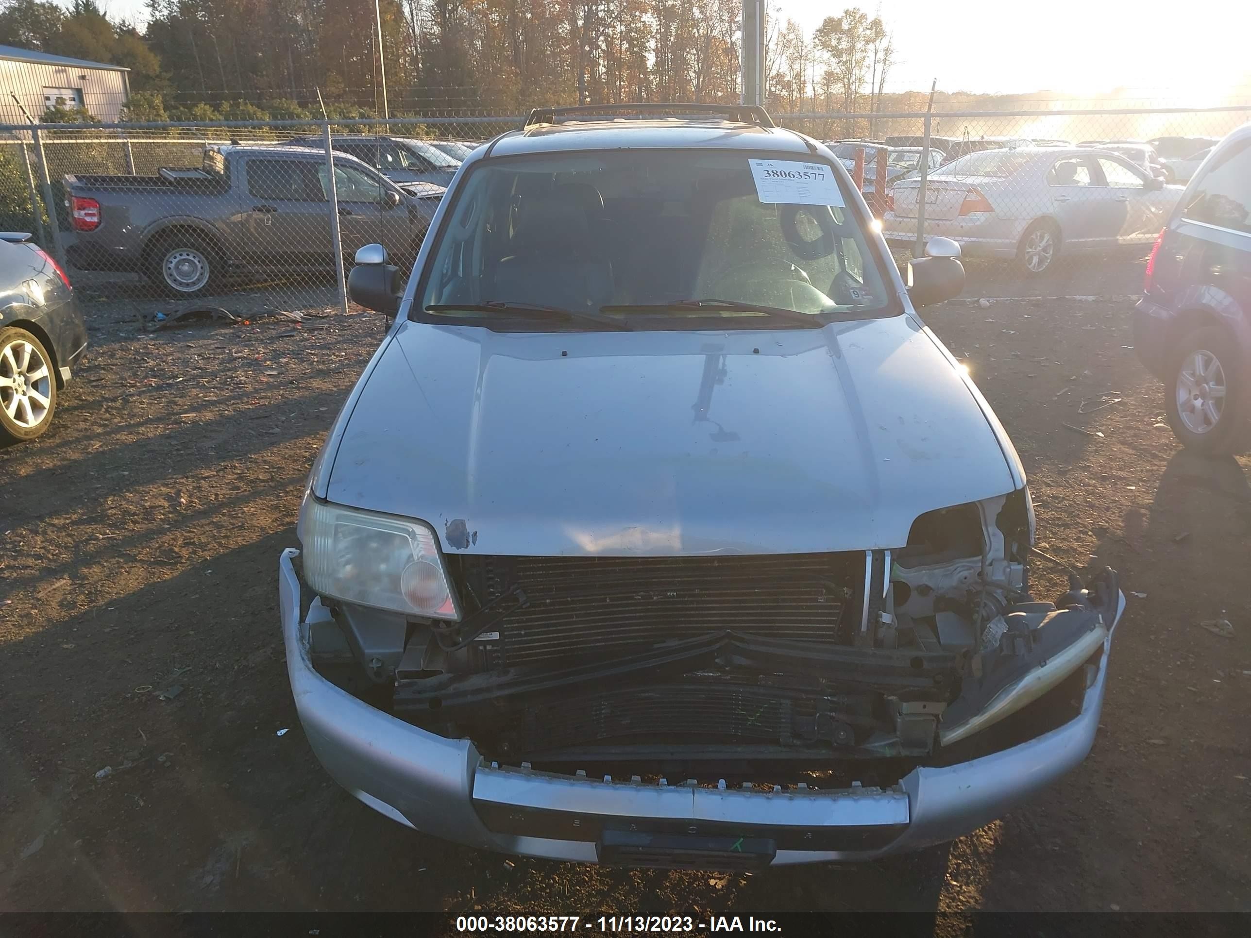 Photo 11 VIN: 4M2CU97147KJ05685 - MERCURY MARINER 