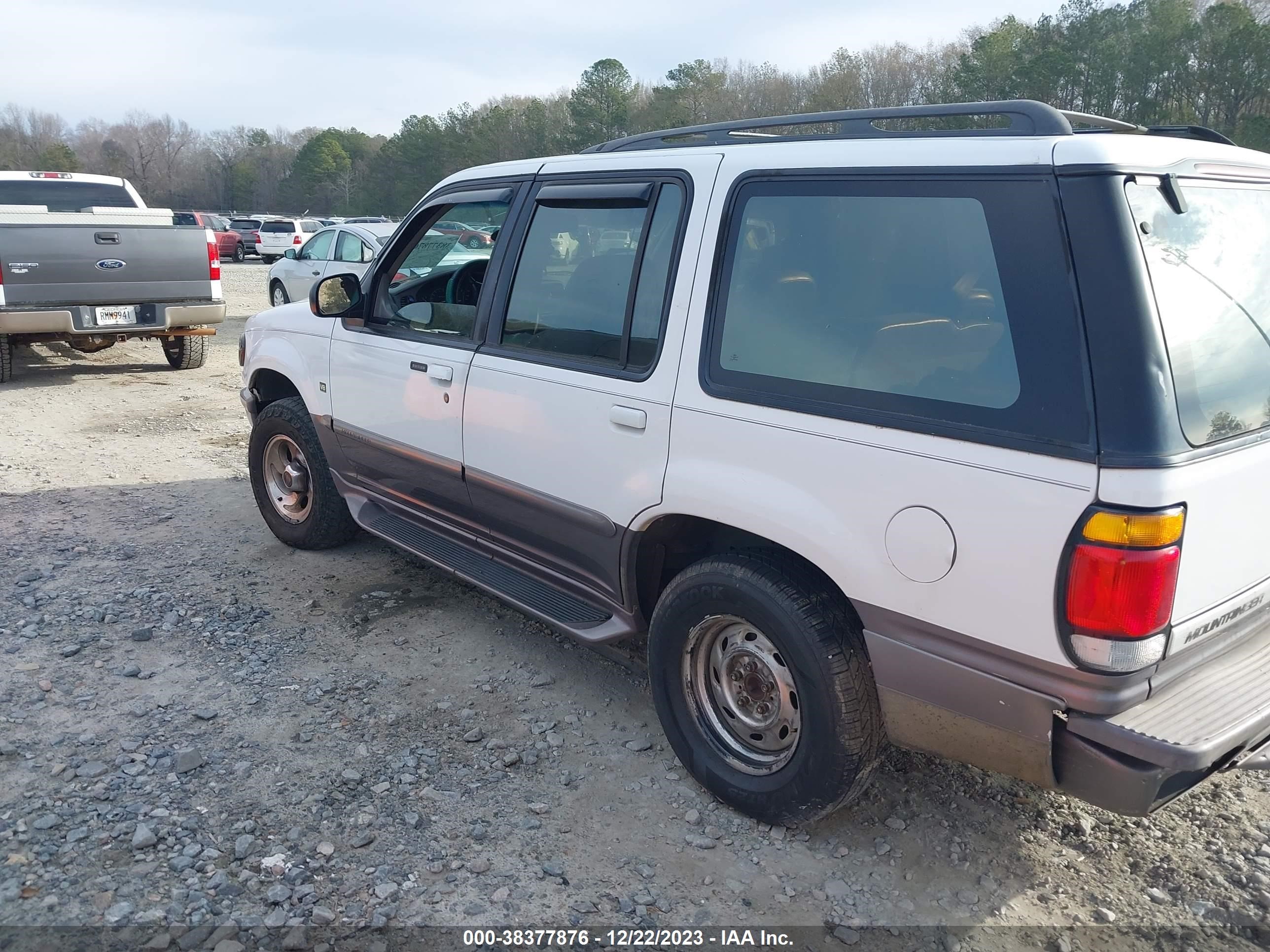 Photo 2 VIN: 4M2DU52PXVUJ47529 - MERCURY MOUNTAINEER 