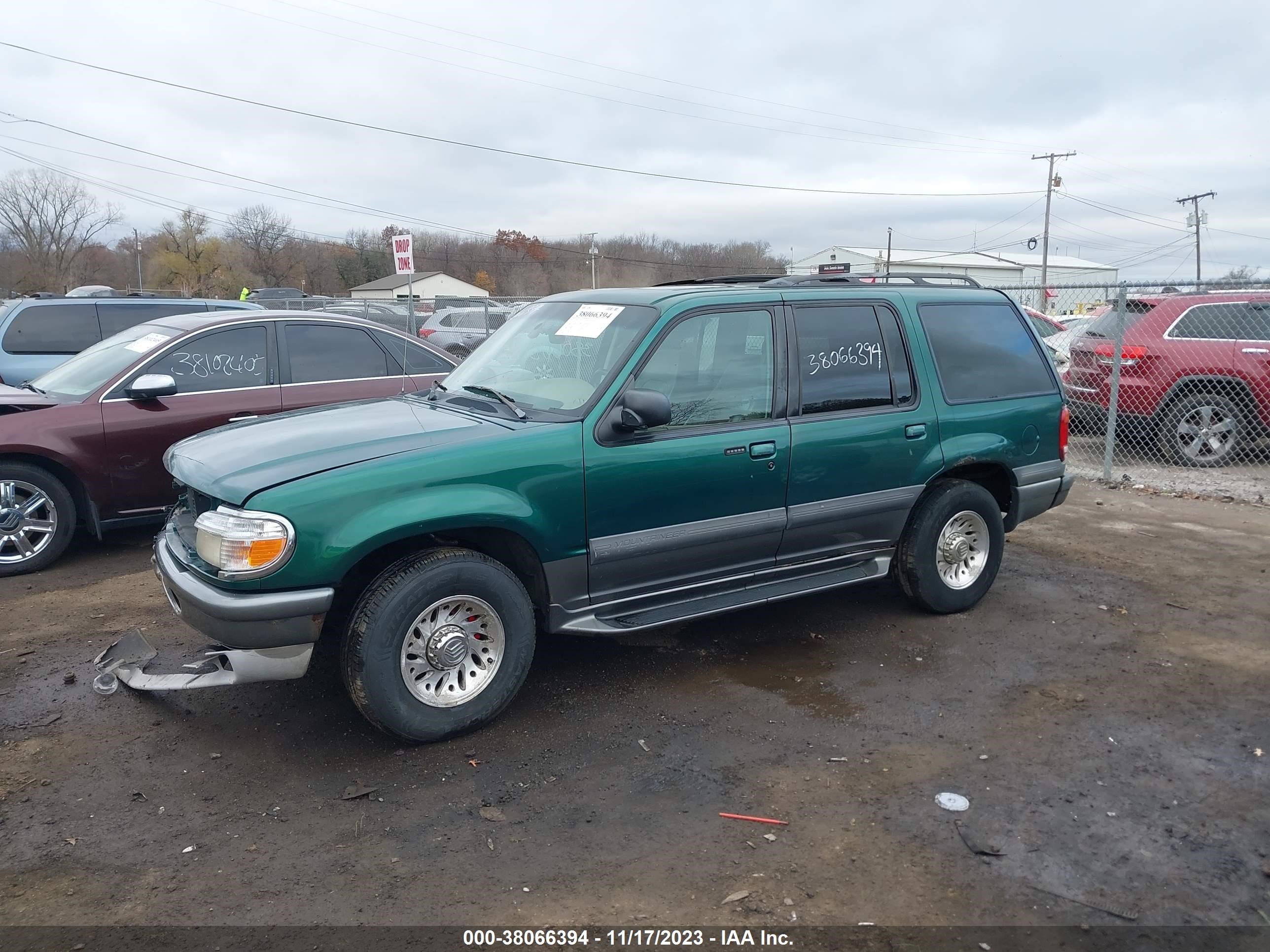 Photo 8 VIN: 4M2DU86P7YUJ13712 - MERCURY MOUNTAINEER 