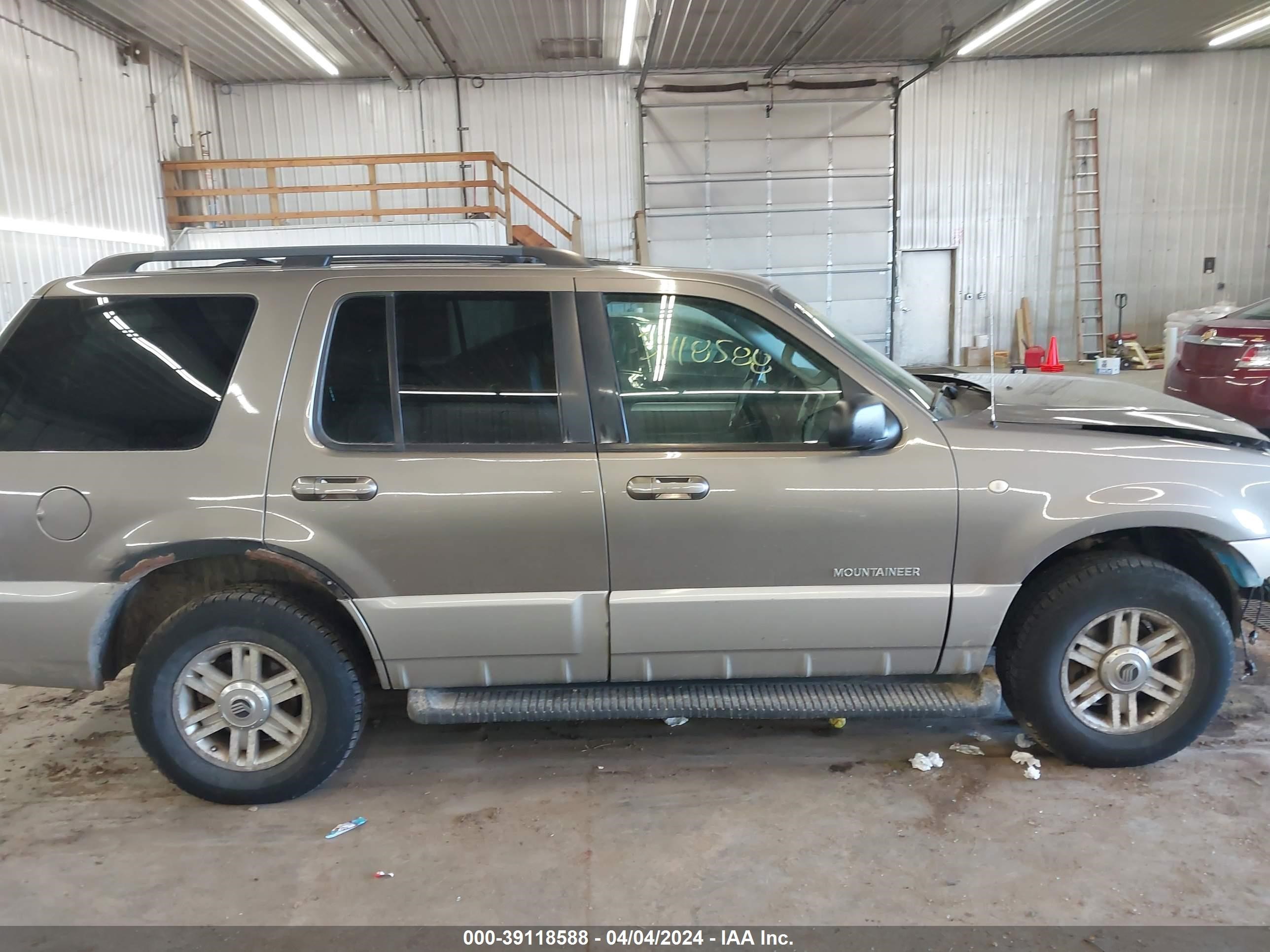 Photo 13 VIN: 4M2DU86W42ZJ15788 - MERCURY MOUNTAINEER 