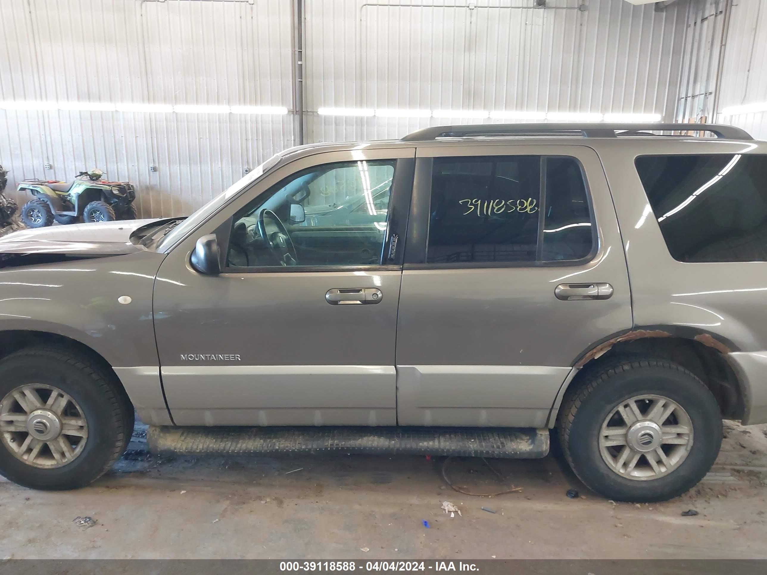 Photo 14 VIN: 4M2DU86W42ZJ15788 - MERCURY MOUNTAINEER 