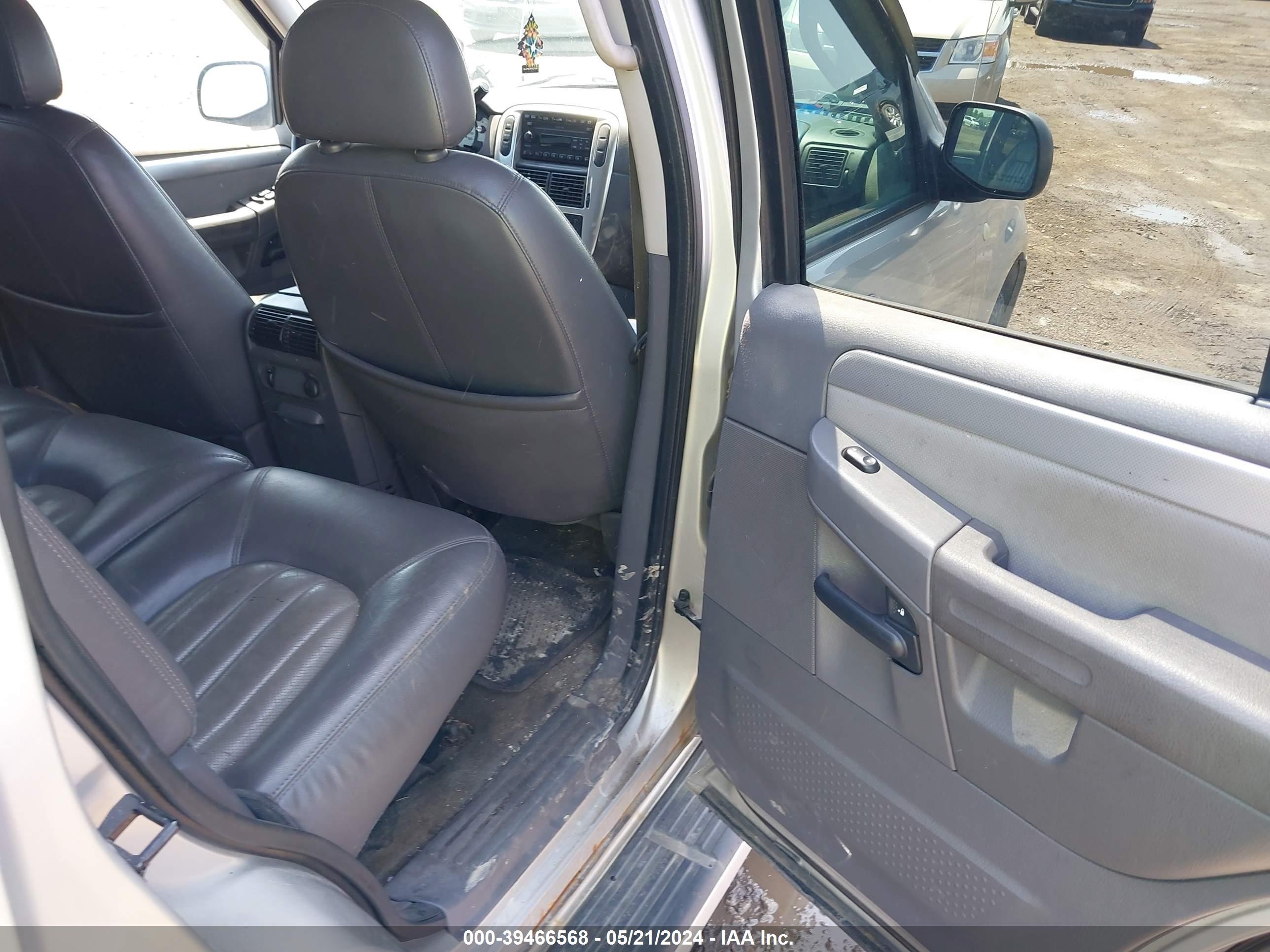 Photo 7 VIN: 4M2DU86W63ZJ04406 - MERCURY MOUNTAINEER 