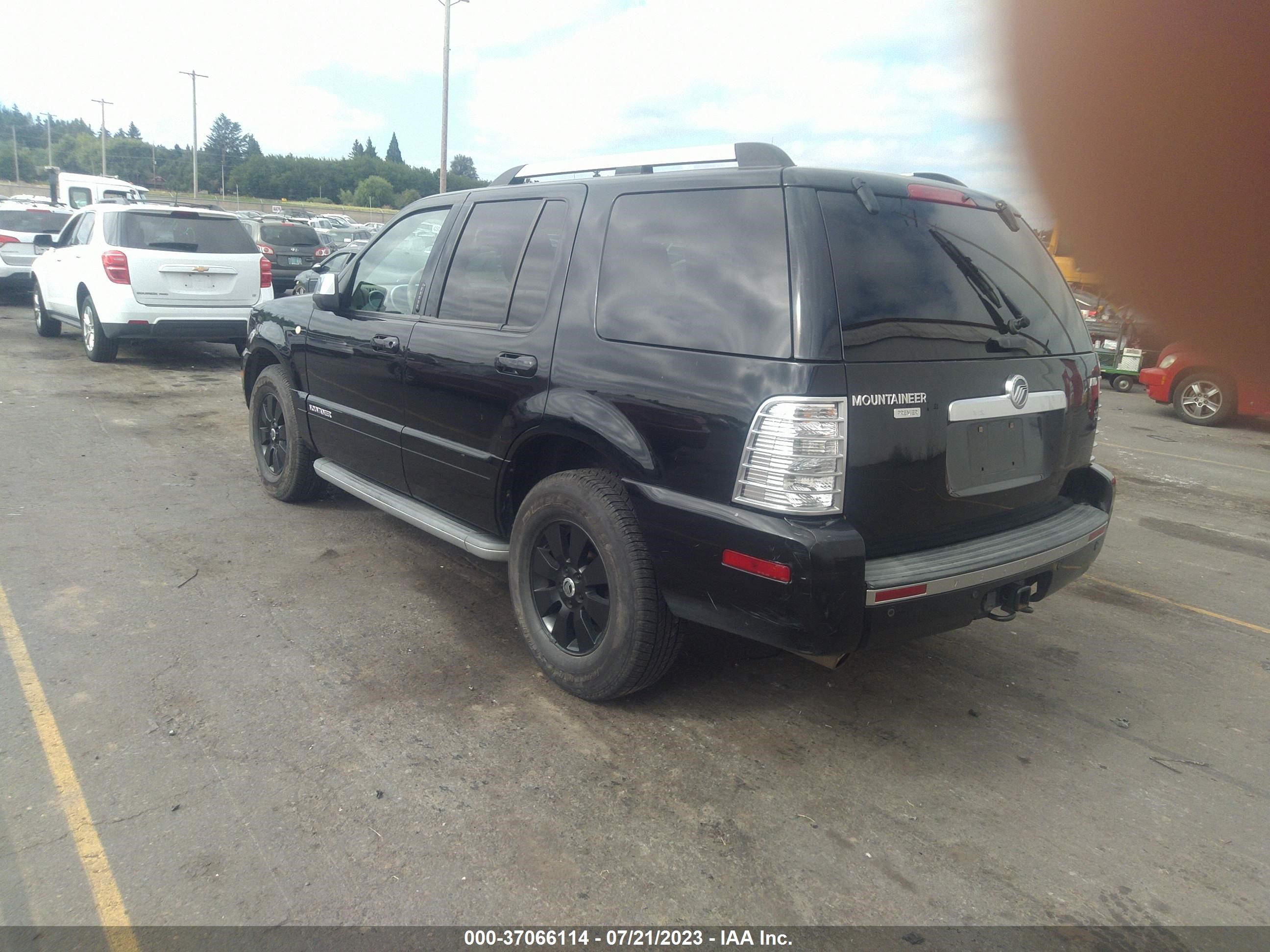 Photo 2 VIN: 4M2EN4JE3AUJ02227 - MERCURY MOUNTAINEER 