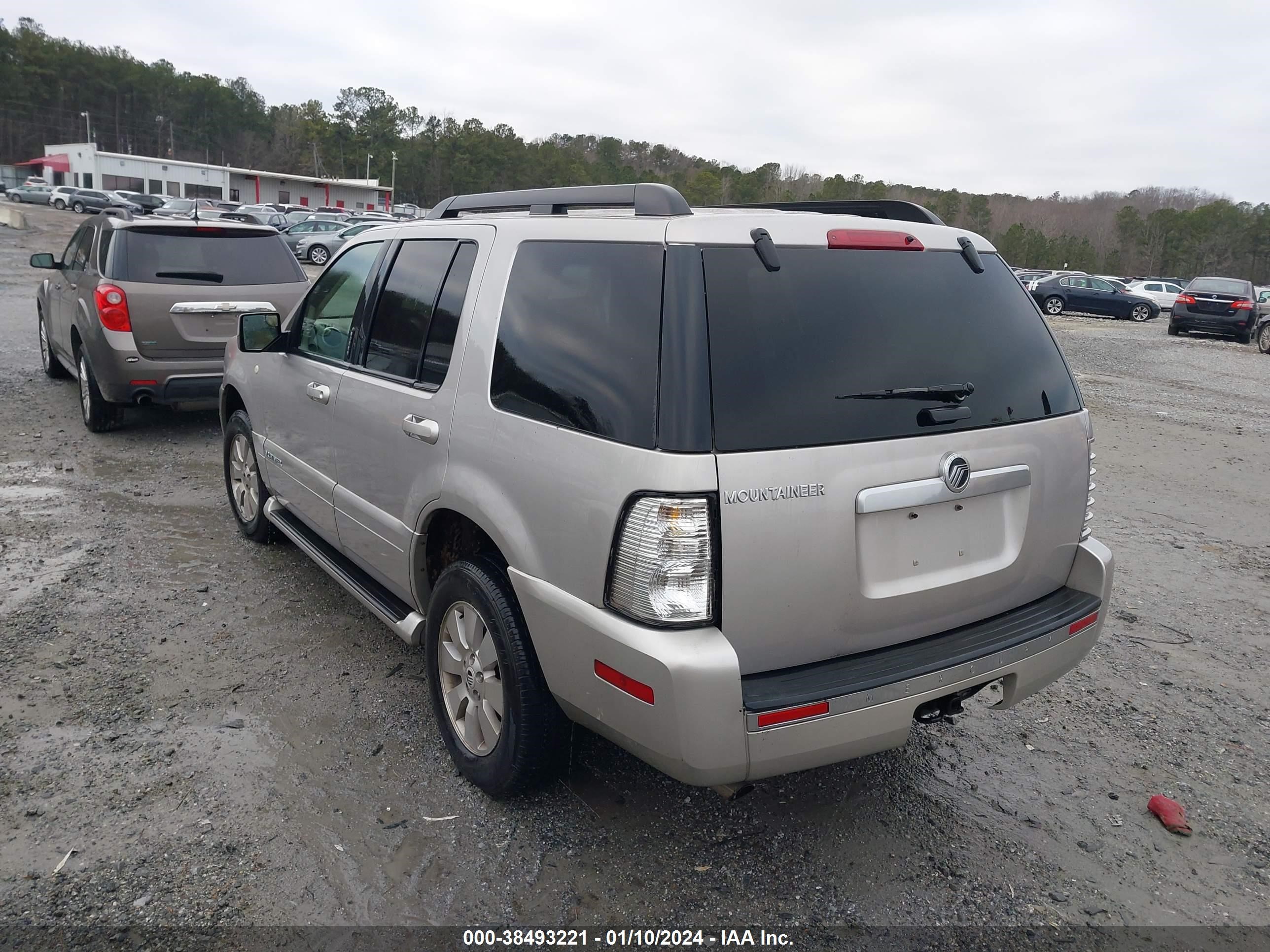 Photo 2 VIN: 4M2EU37EX8UJ11120 - MERCURY MOUNTAINEER 