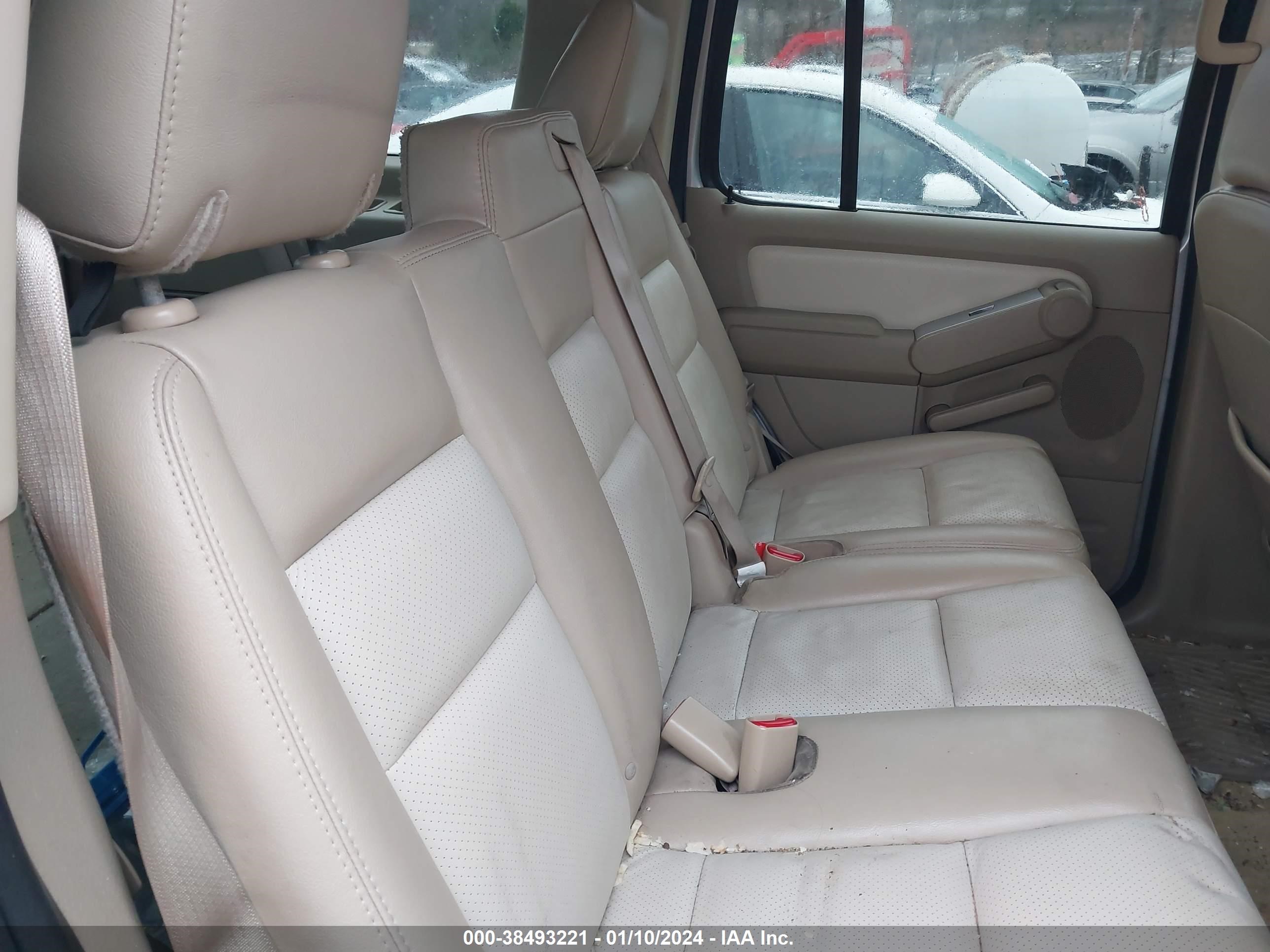 Photo 7 VIN: 4M2EU37EX8UJ11120 - MERCURY MOUNTAINEER 