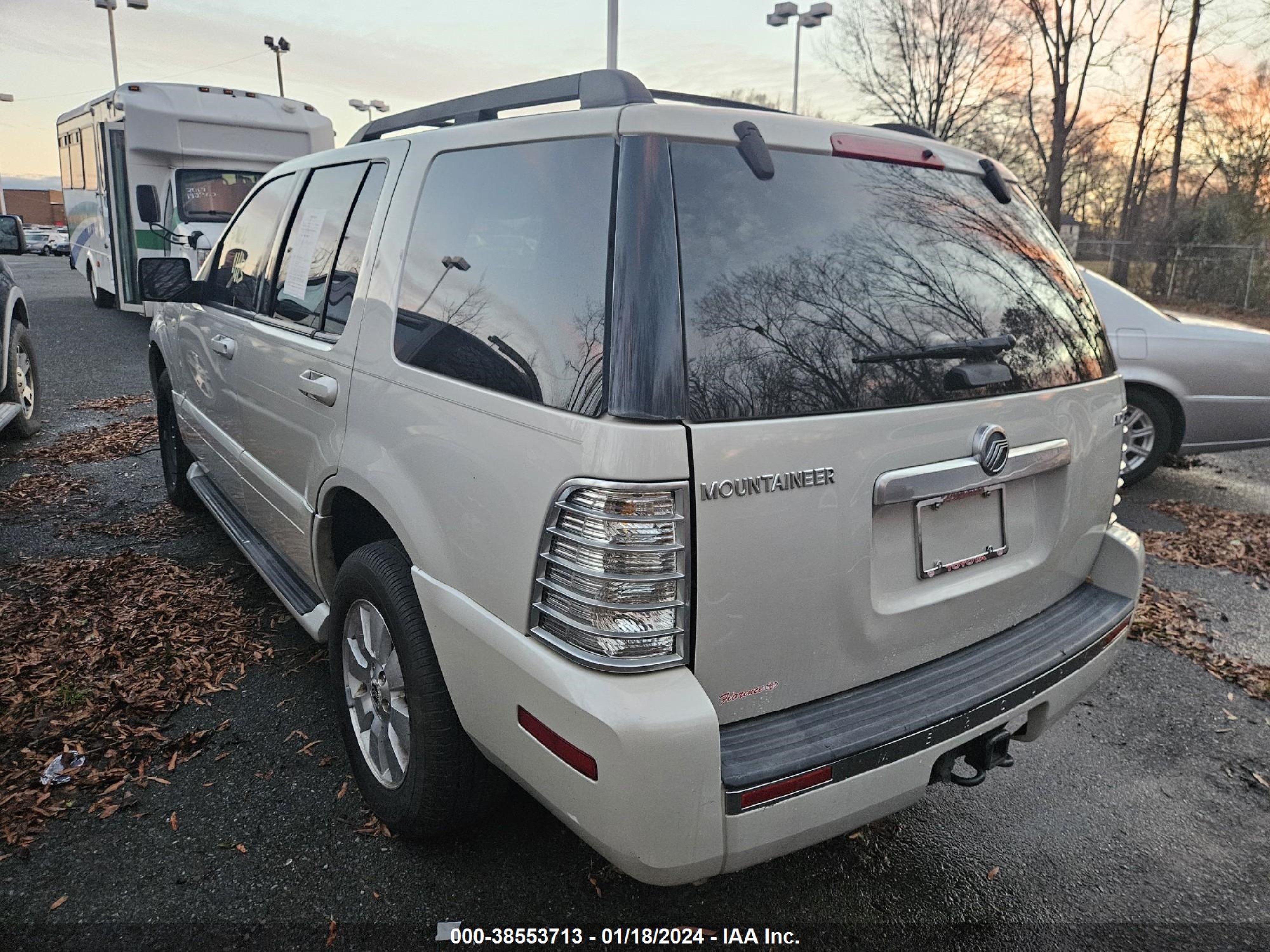 Photo 2 VIN: 4M2EU47E16UJ16032 - MERCURY MOUNTAINEER 