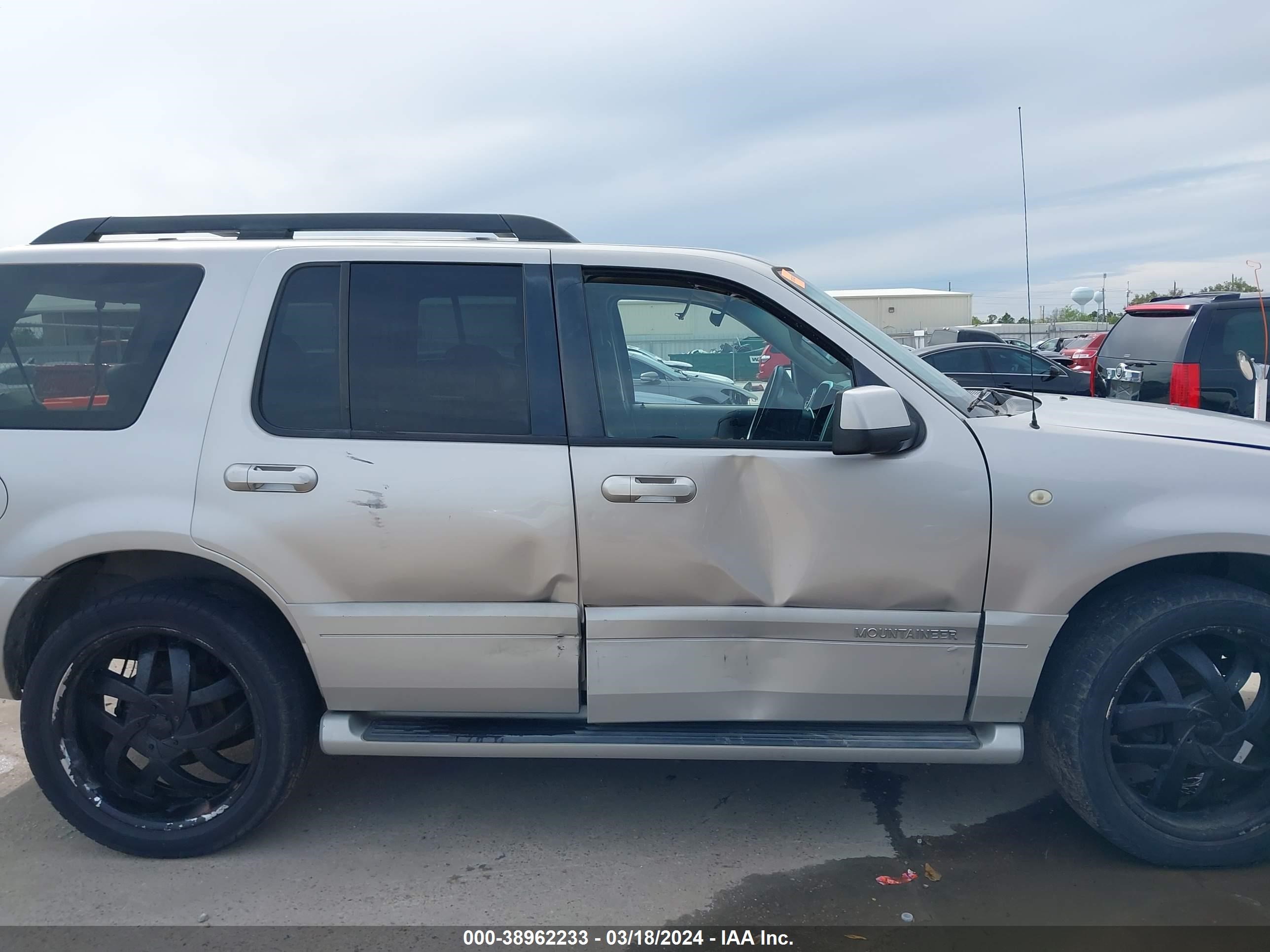 Photo 13 VIN: 4M2EU47E38UJ09148 - MERCURY MOUNTAINEER 