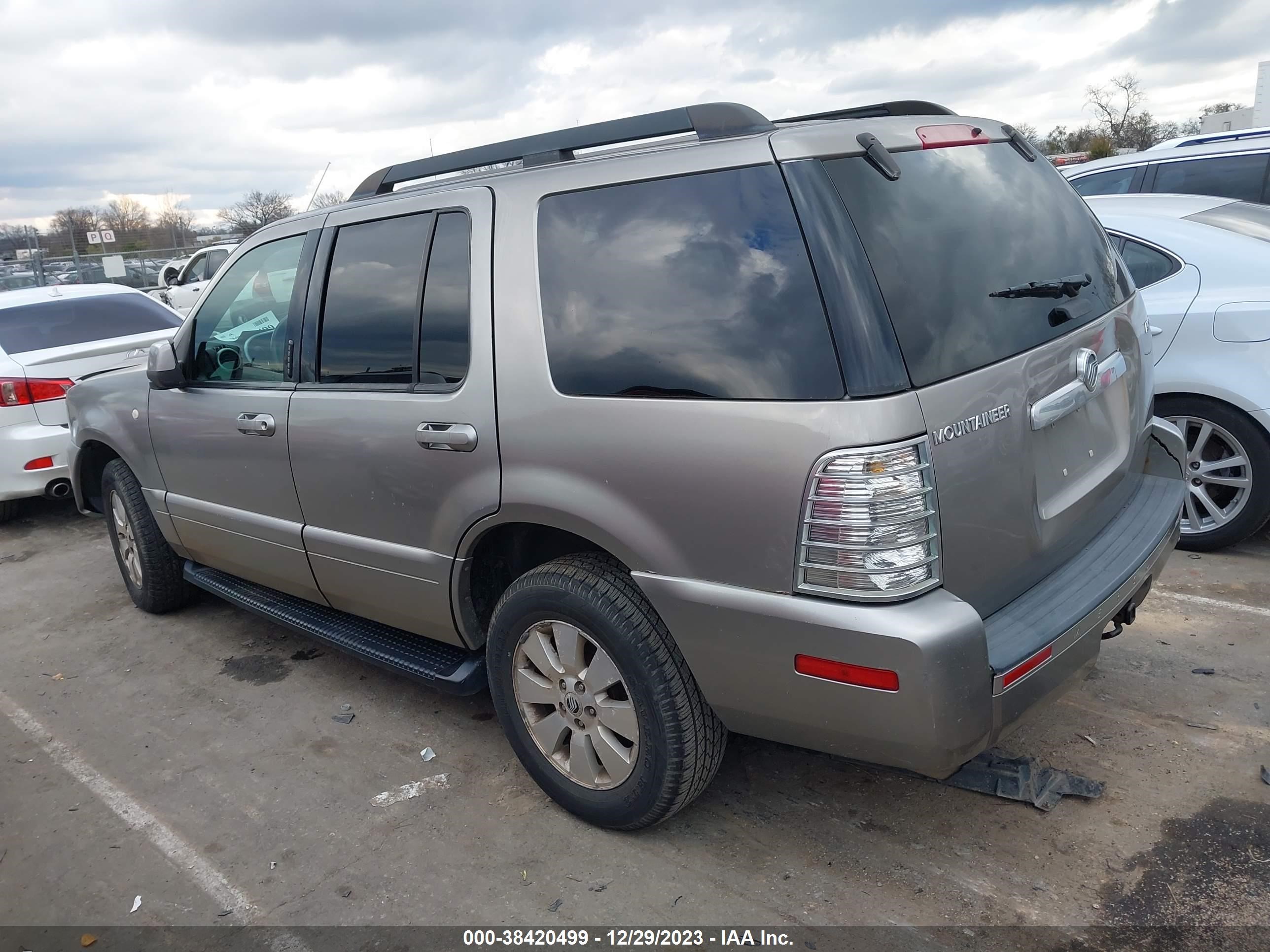 Photo 2 VIN: 4M2EU47E98UJ10823 - MERCURY MOUNTAINEER 