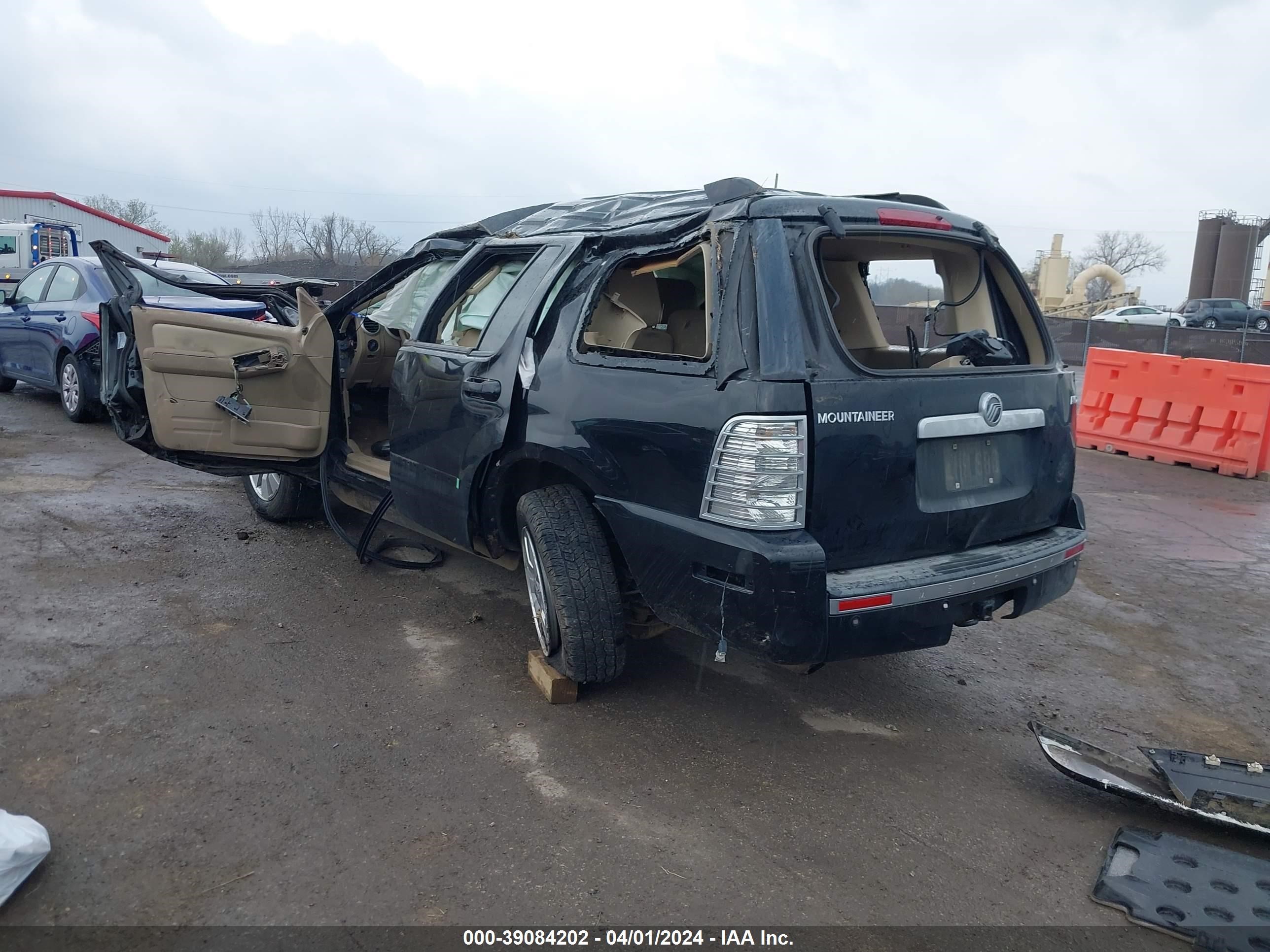 Photo 2 VIN: 4M2EU47EX8UJ04111 - MERCURY MOUNTAINEER 