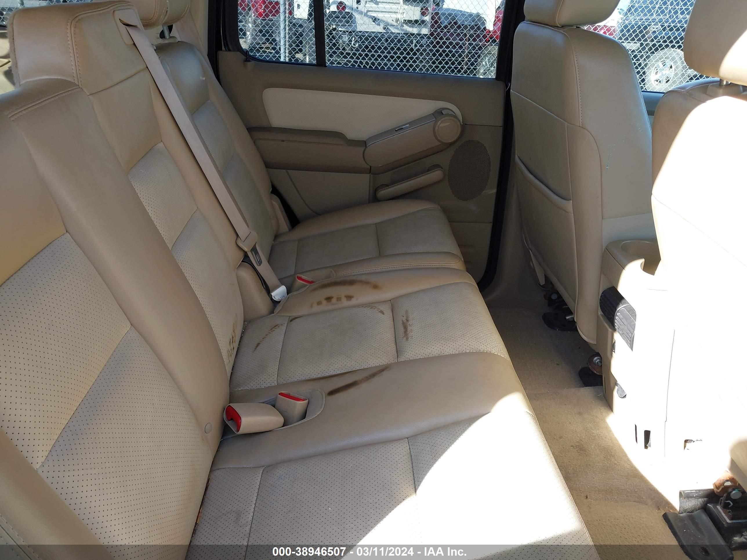 Photo 7 VIN: 4M2EU48827UJ11755 - MERCURY MOUNTAINEER 