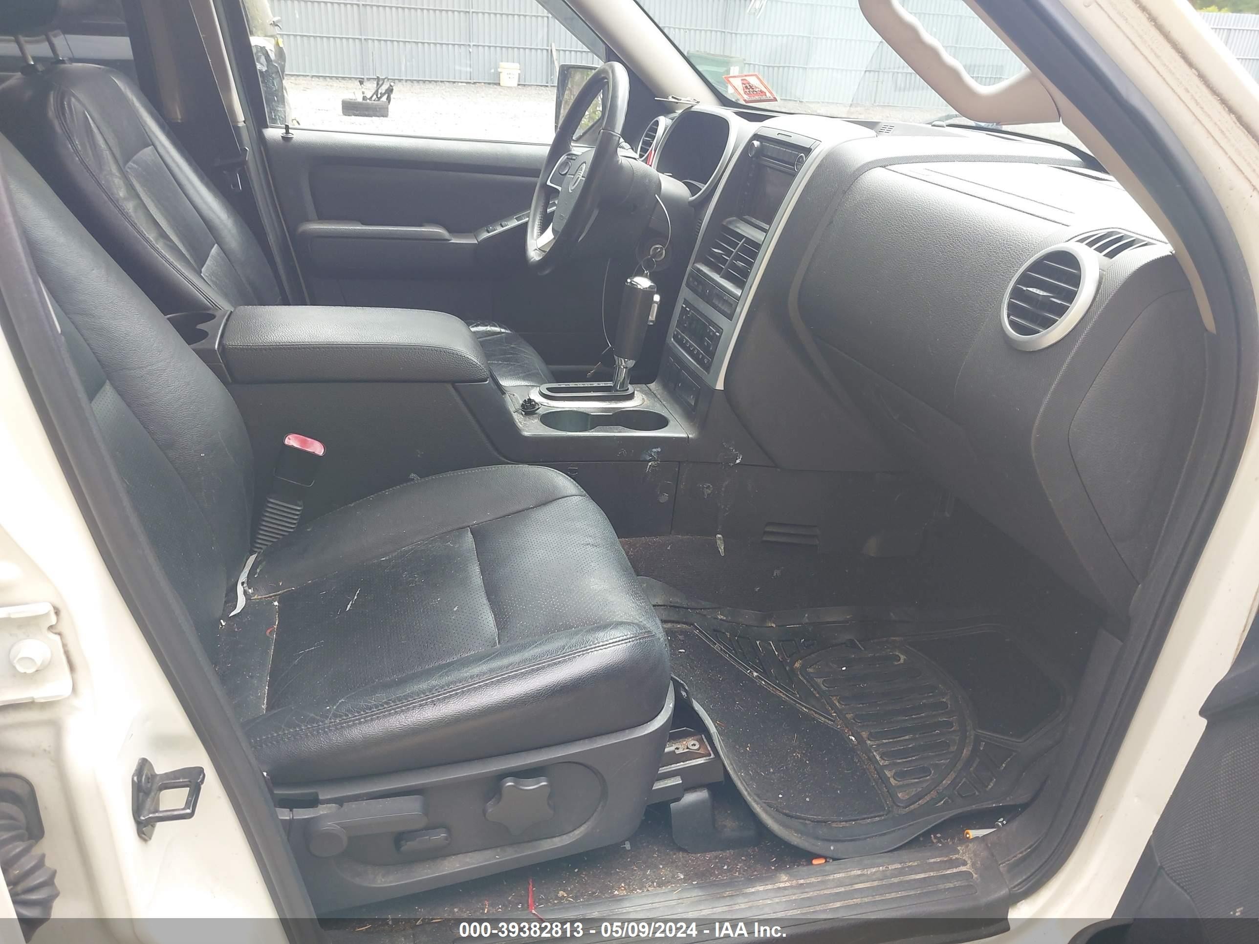 Photo 4 VIN: 4M2EU48828UJ01289 - MERCURY MOUNTAINEER 