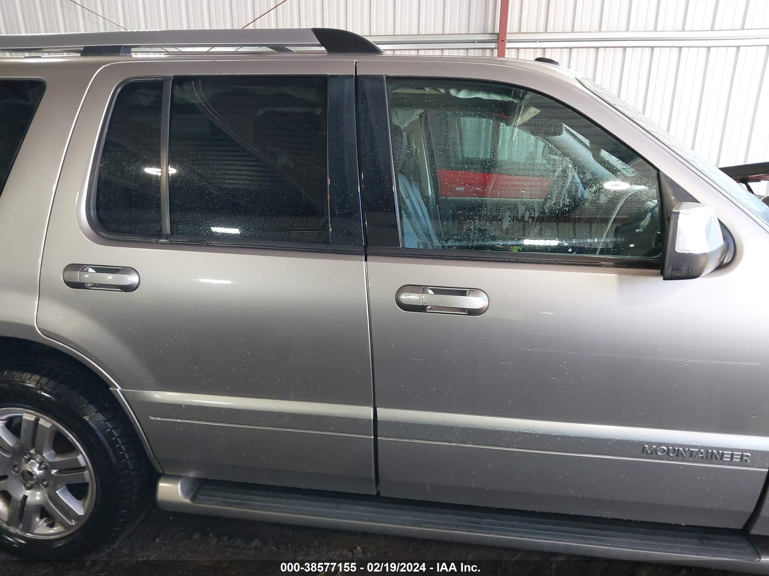 Photo 13 VIN: 4M2EU48838UJ00345 - MERCURY MOUNTAINEER 