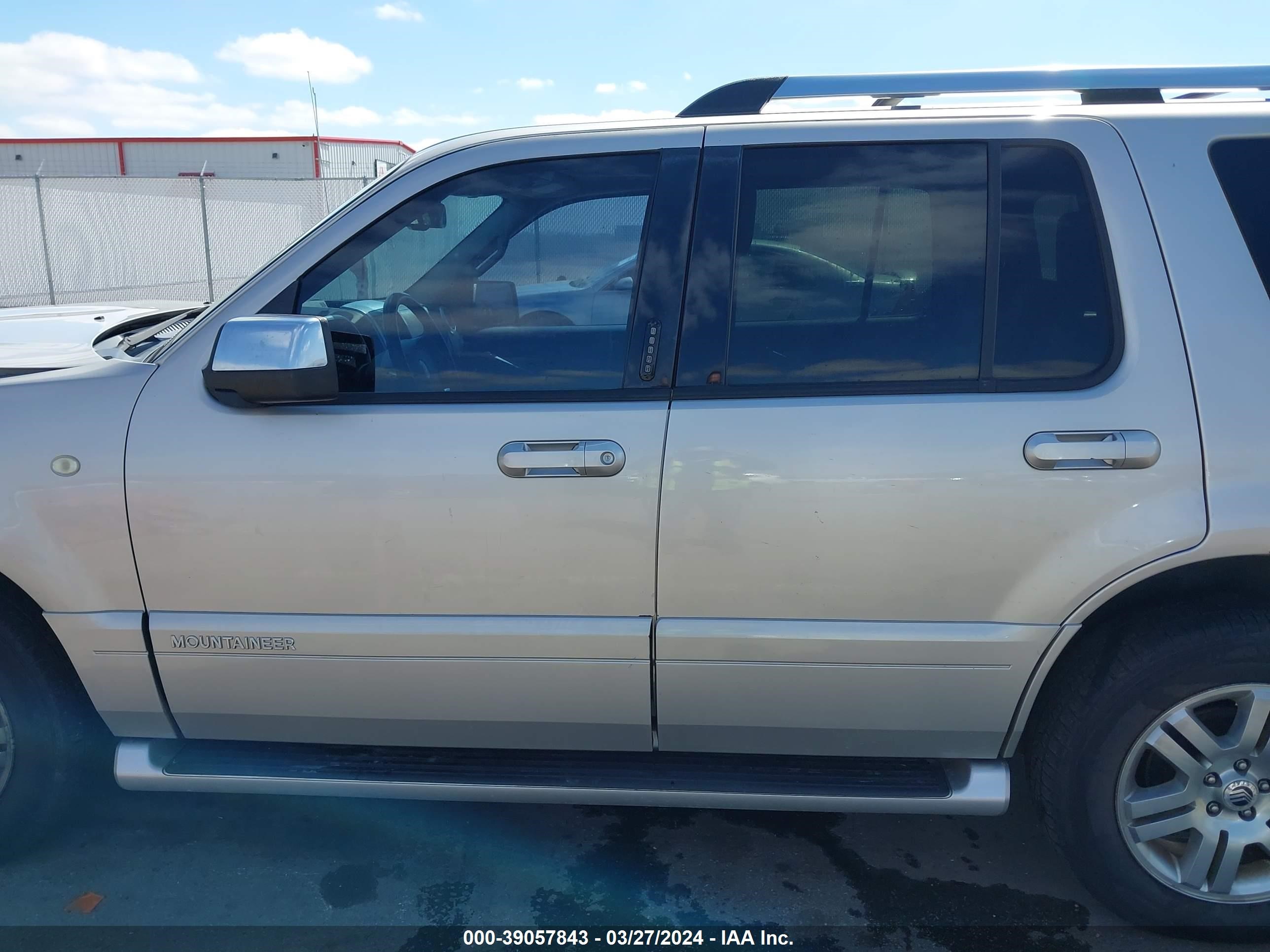 Photo 13 VIN: 4M2EU48877UJ21178 - MERCURY MOUNTAINEER 