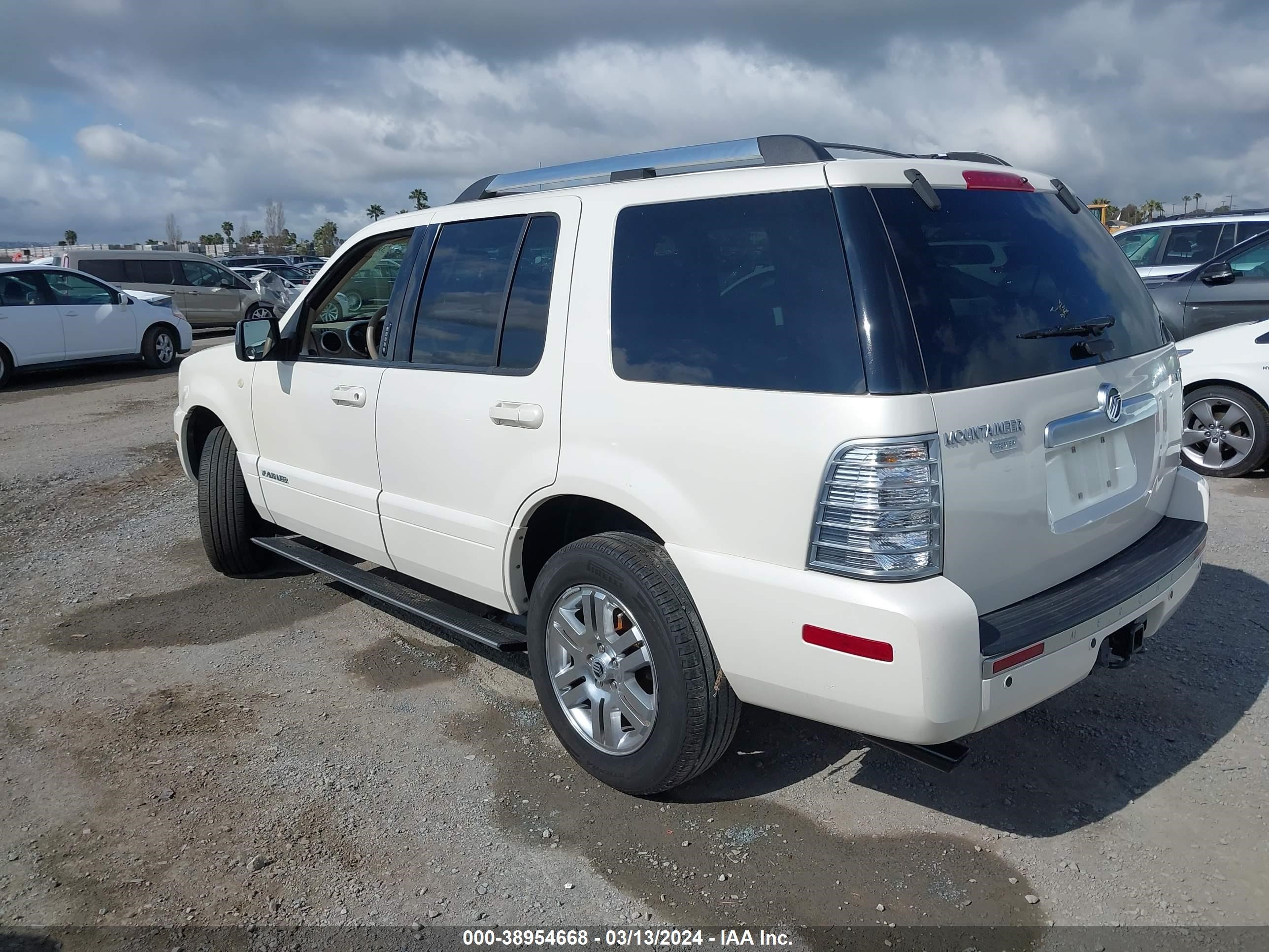 Photo 2 VIN: 4M2EU488X8UJ17689 - MERCURY MOUNTAINEER 