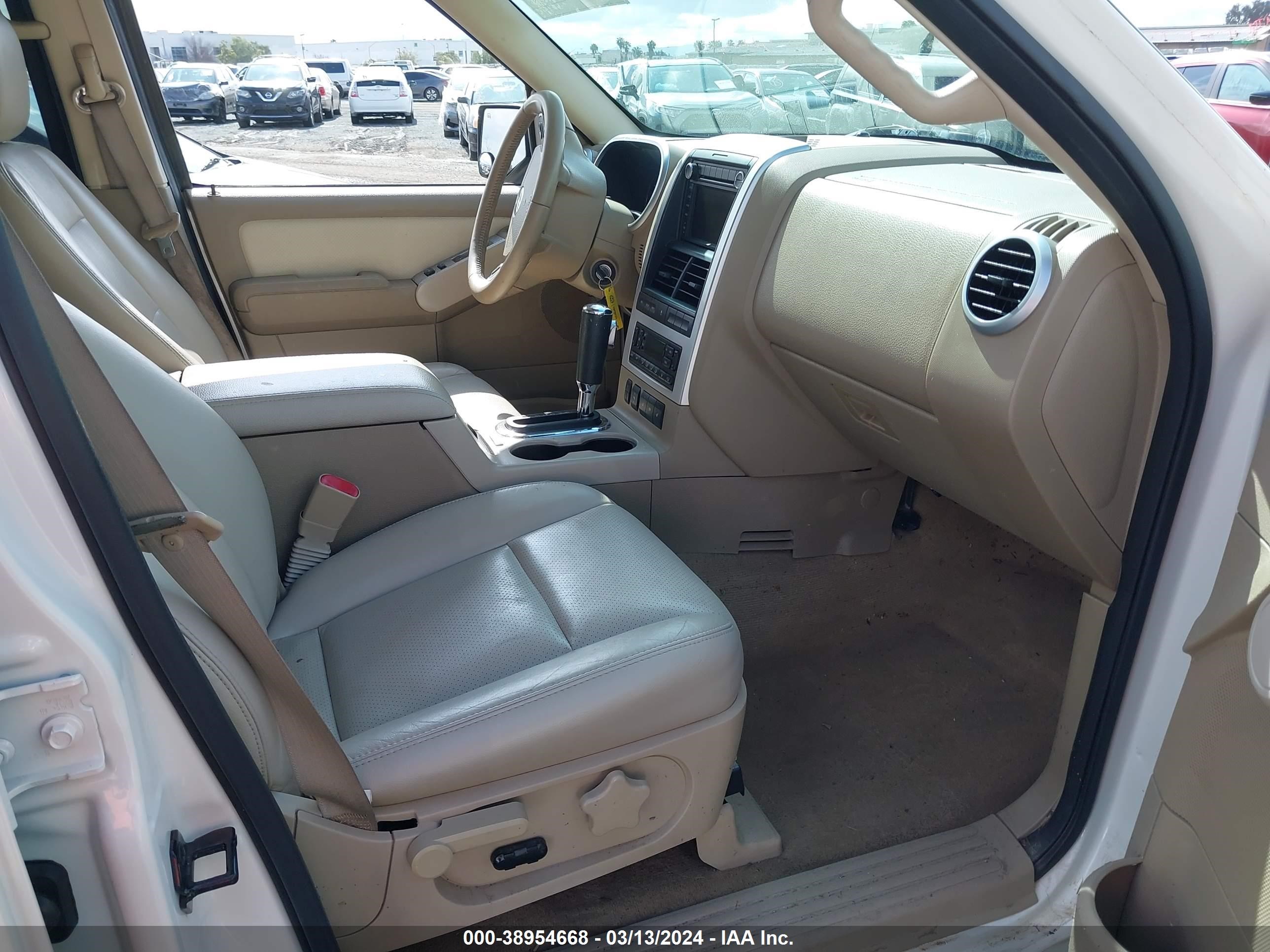 Photo 4 VIN: 4M2EU488X8UJ17689 - MERCURY MOUNTAINEER 