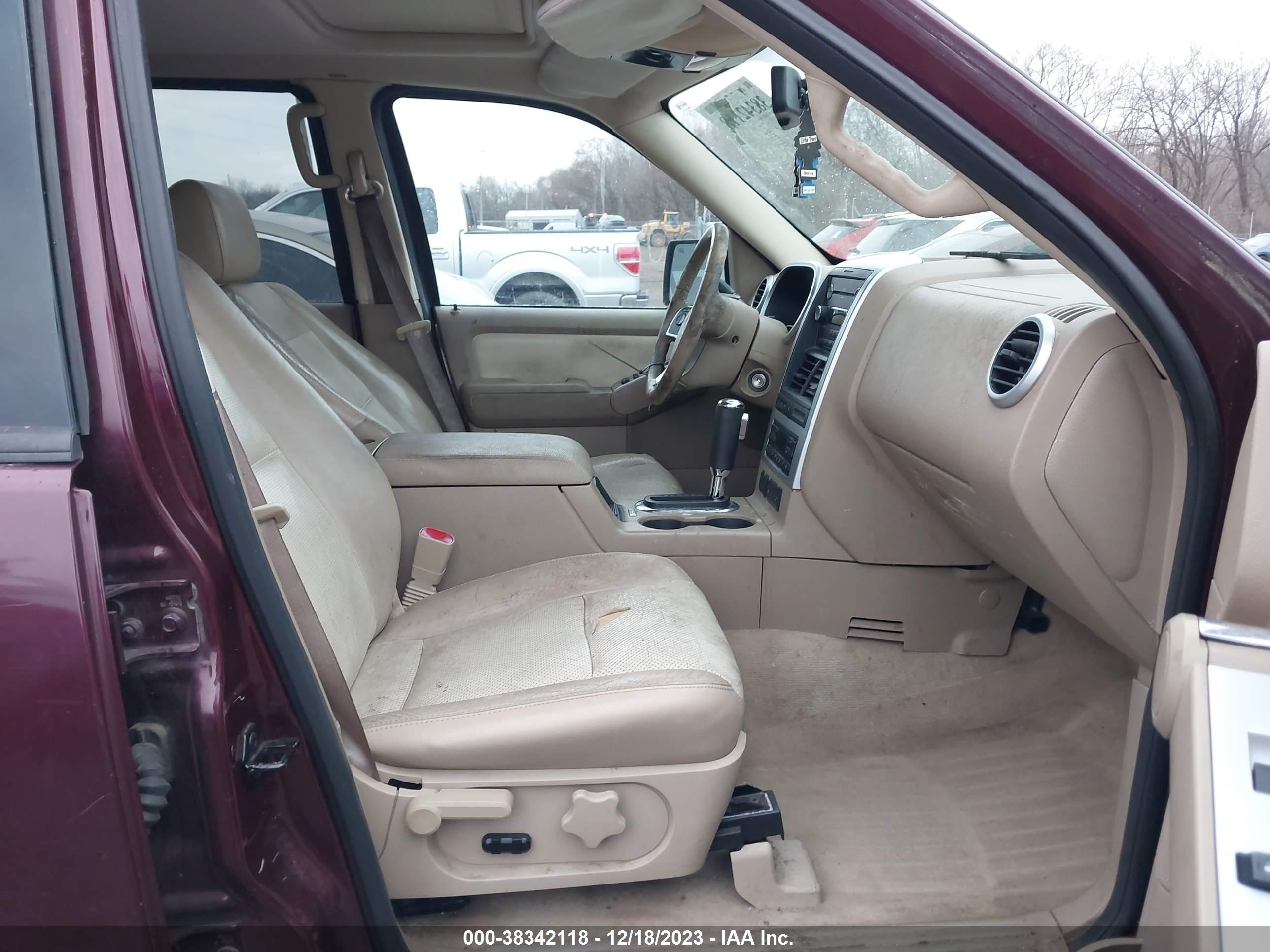 Photo 5 VIN: 4M2EU48E28UJ15991 - MERCURY MOUNTAINEER 