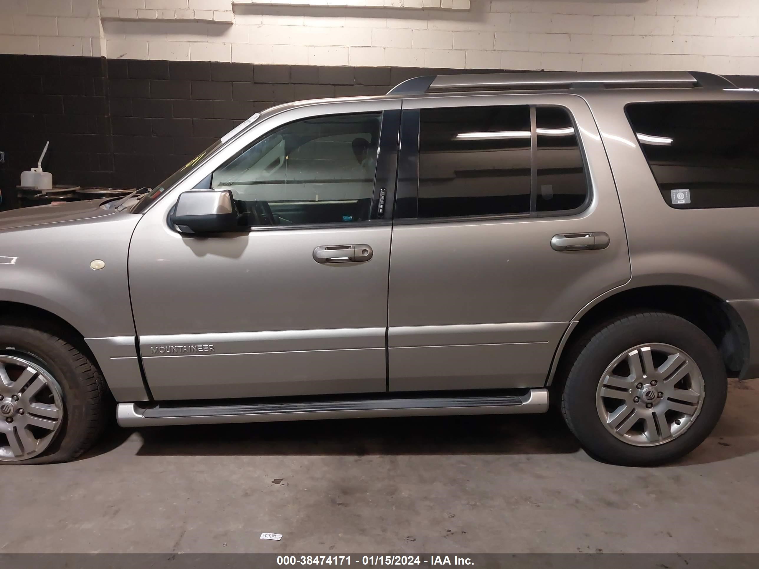 Photo 13 VIN: 4M2EU48E38UJ14381 - MERCURY MOUNTAINEER 