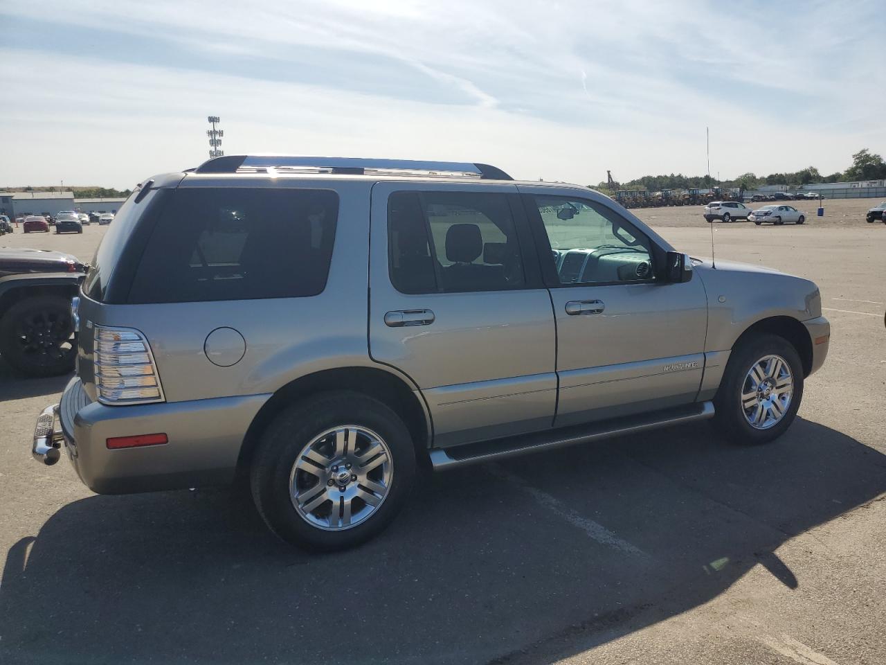 Photo 2 VIN: 4M2EU48E98UJ15454 - MERCURY MOUNTAINEER 