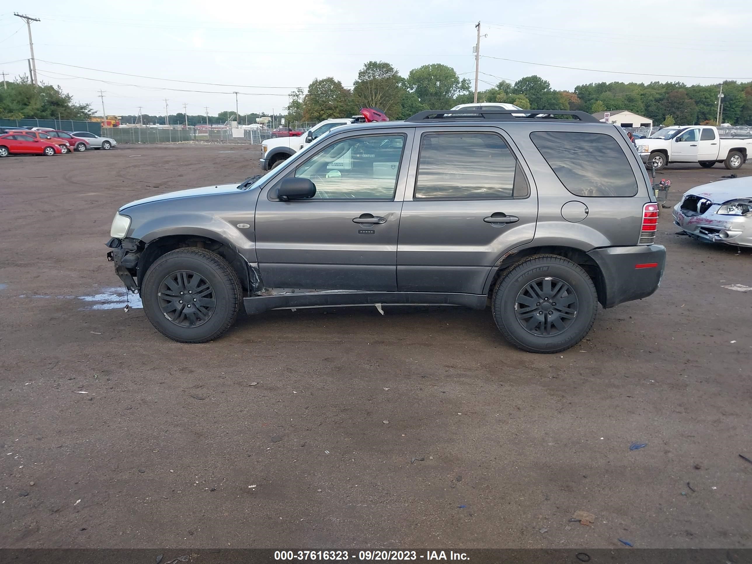 Photo 13 VIN: 4M2YU561X5DJ04817 - MERCURY MARINER 