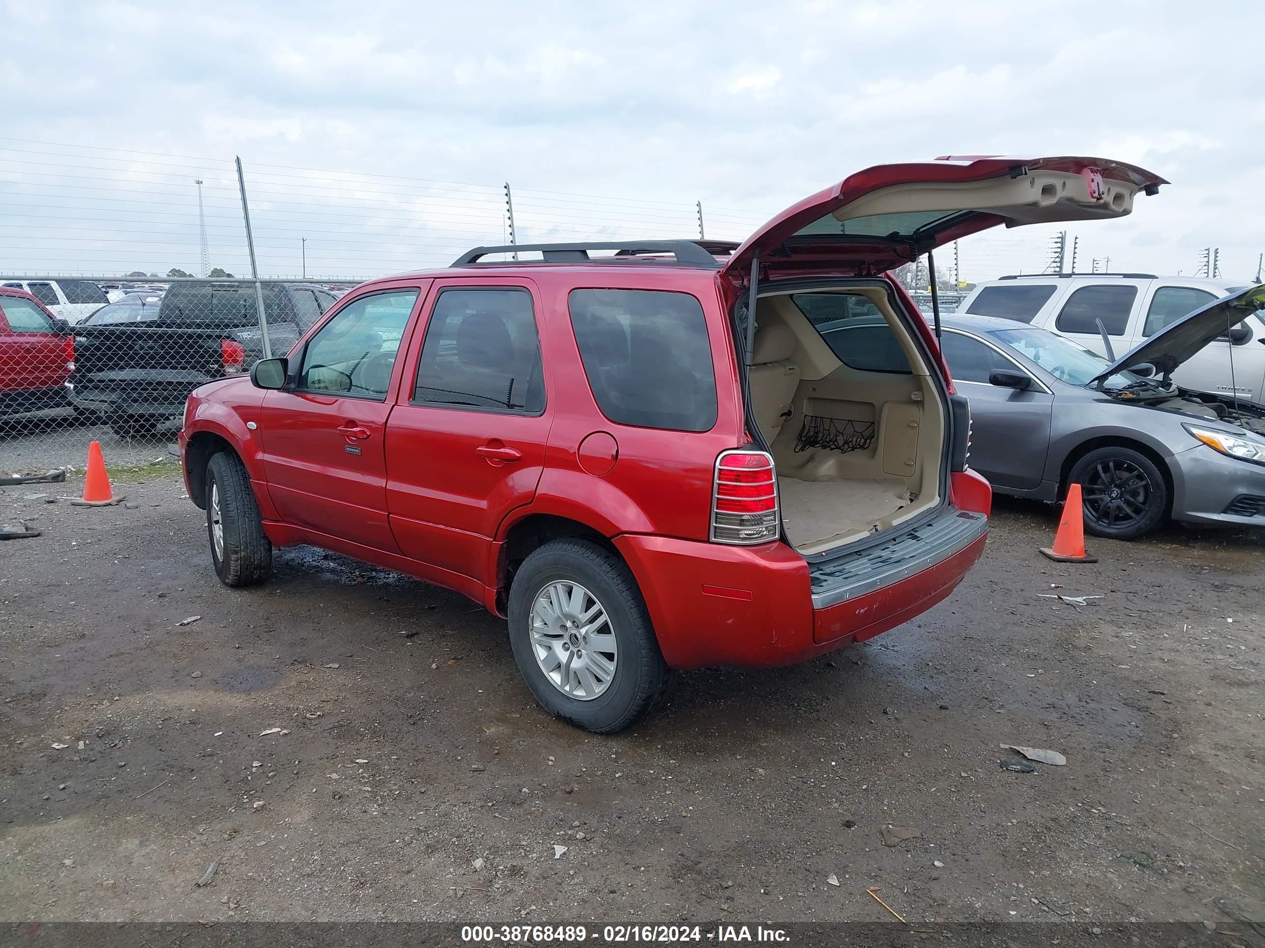 Photo 2 VIN: 4M2YU561X5DJ05899 - MERCURY MARINER 