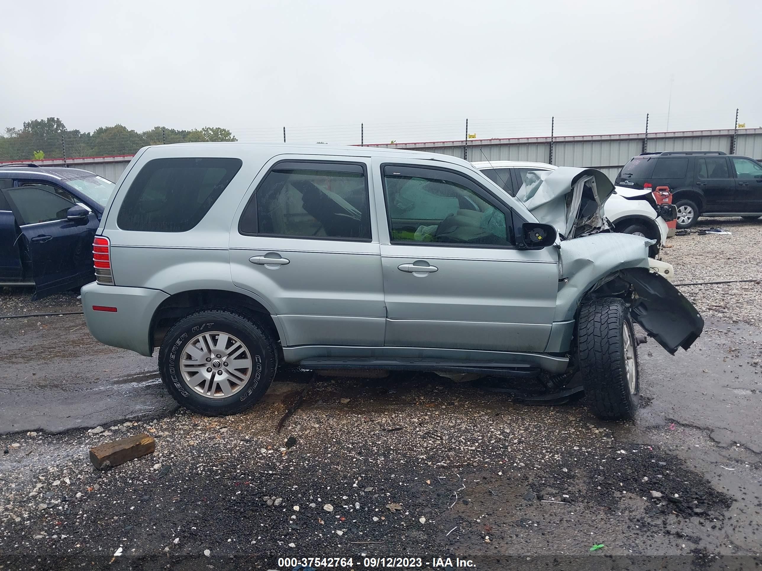 Photo 12 VIN: 4M2YU56Z95DJ09271 - MERCURY MARINER 