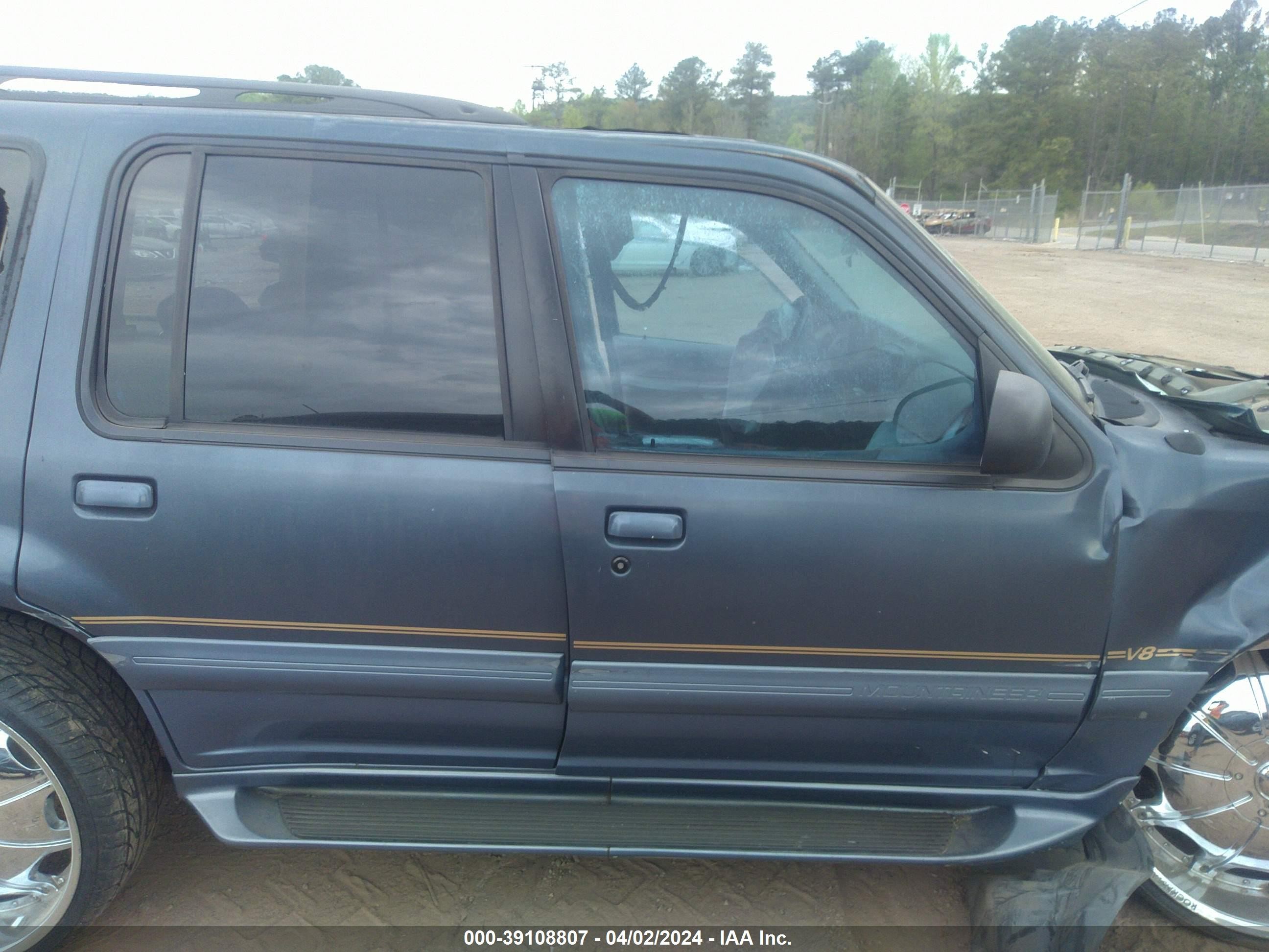 Photo 12 VIN: 4M2ZU52P3WUJ44740 - MERCURY MOUNTAINEER 