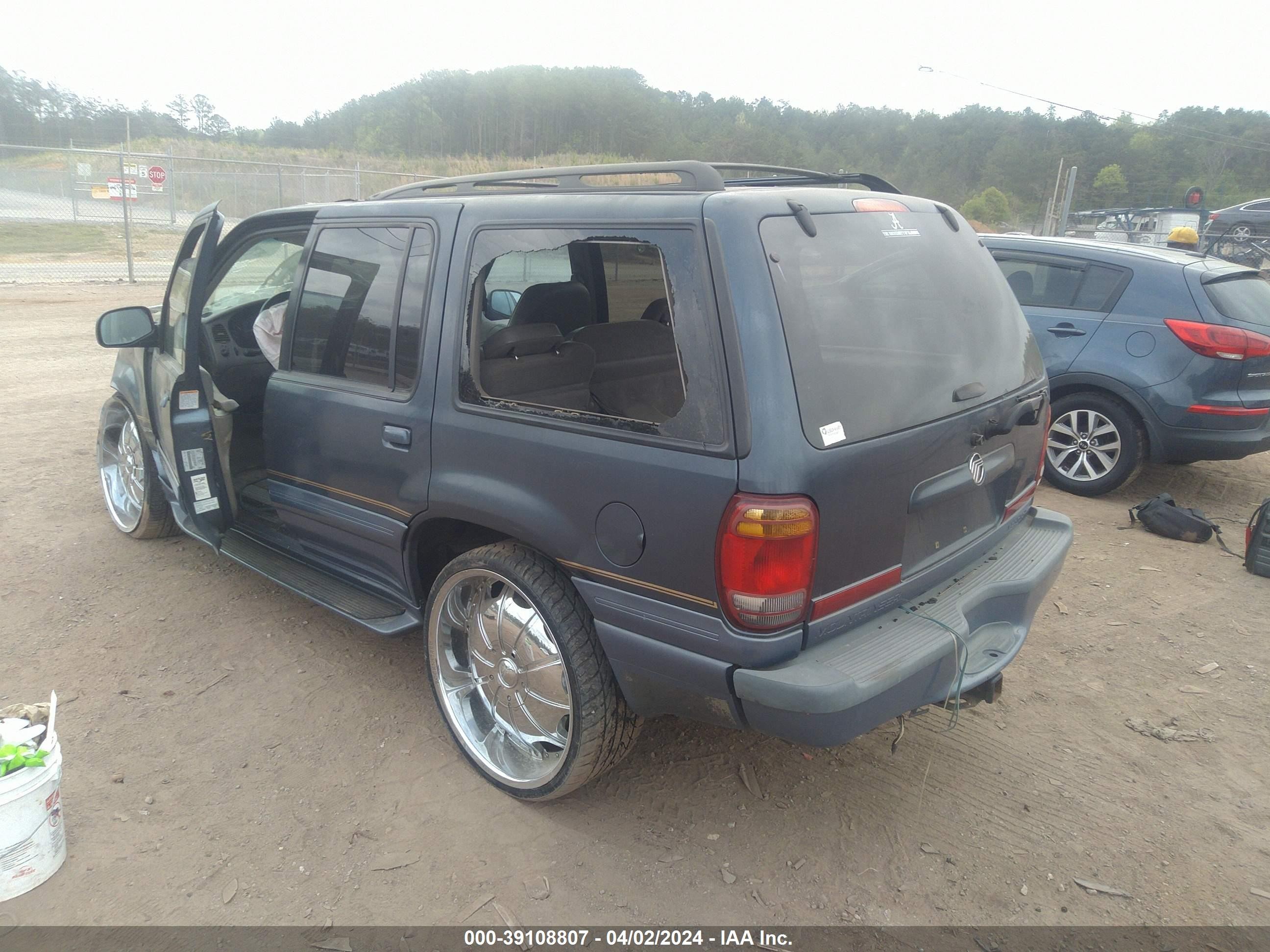 Photo 2 VIN: 4M2ZU52P3WUJ44740 - MERCURY MOUNTAINEER 