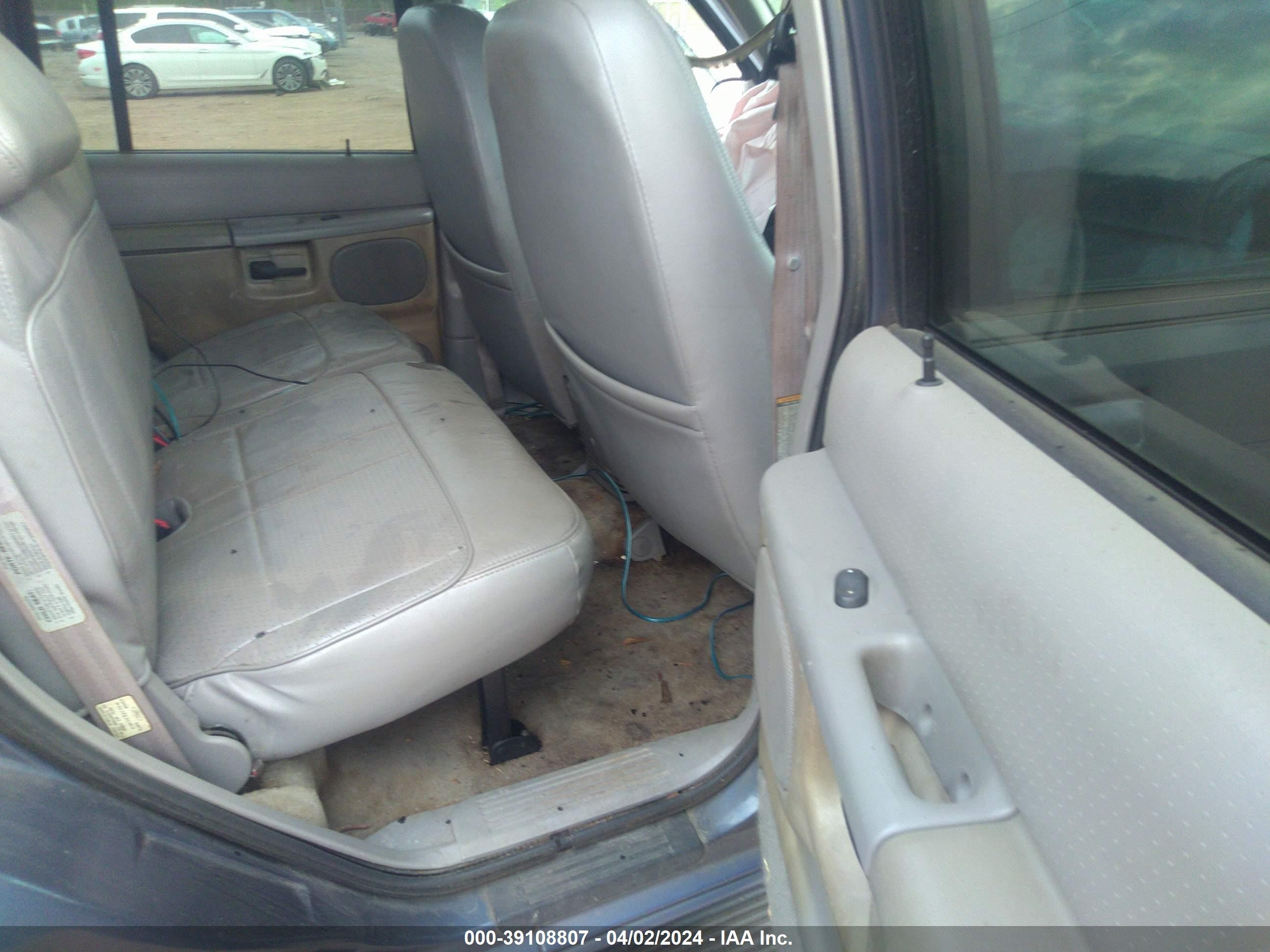 Photo 7 VIN: 4M2ZU52P3WUJ44740 - MERCURY MOUNTAINEER 