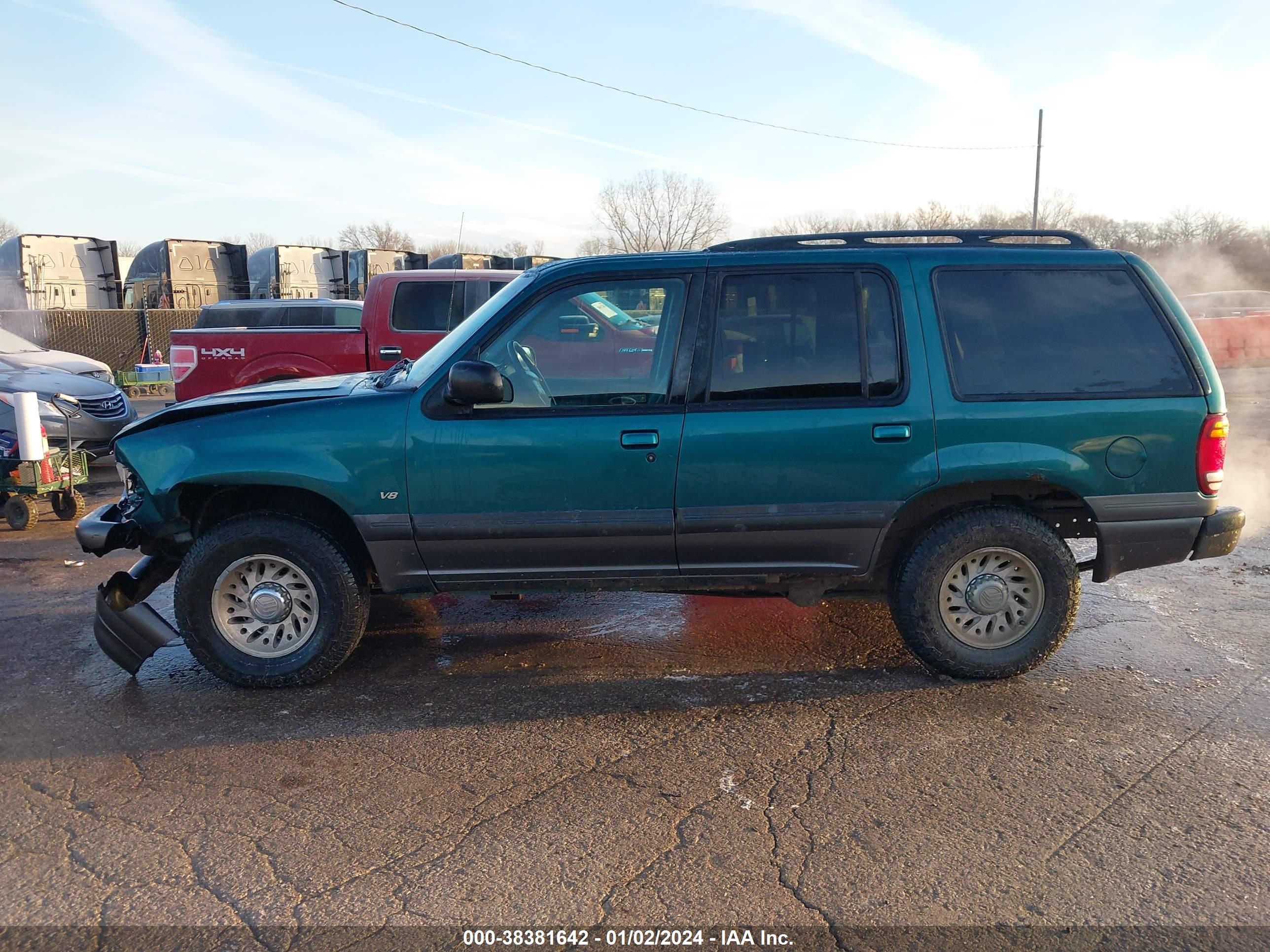 Photo 14 VIN: 4M2ZU55P1WUJ38415 - MERCURY MOUNTAINEER 