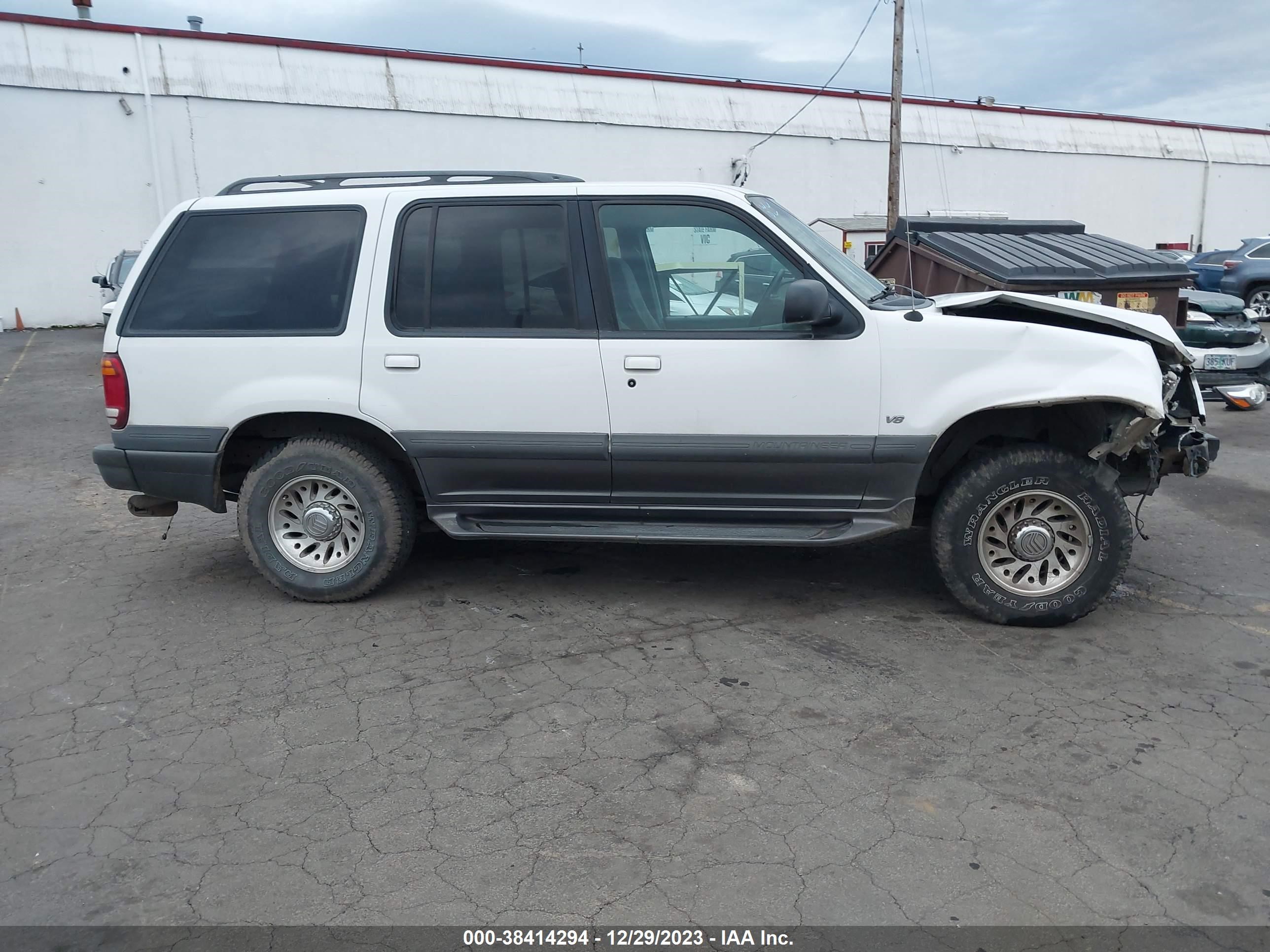 Photo 11 VIN: 4M2ZU55P2XUJ39882 - MERCURY MOUNTAINEER 