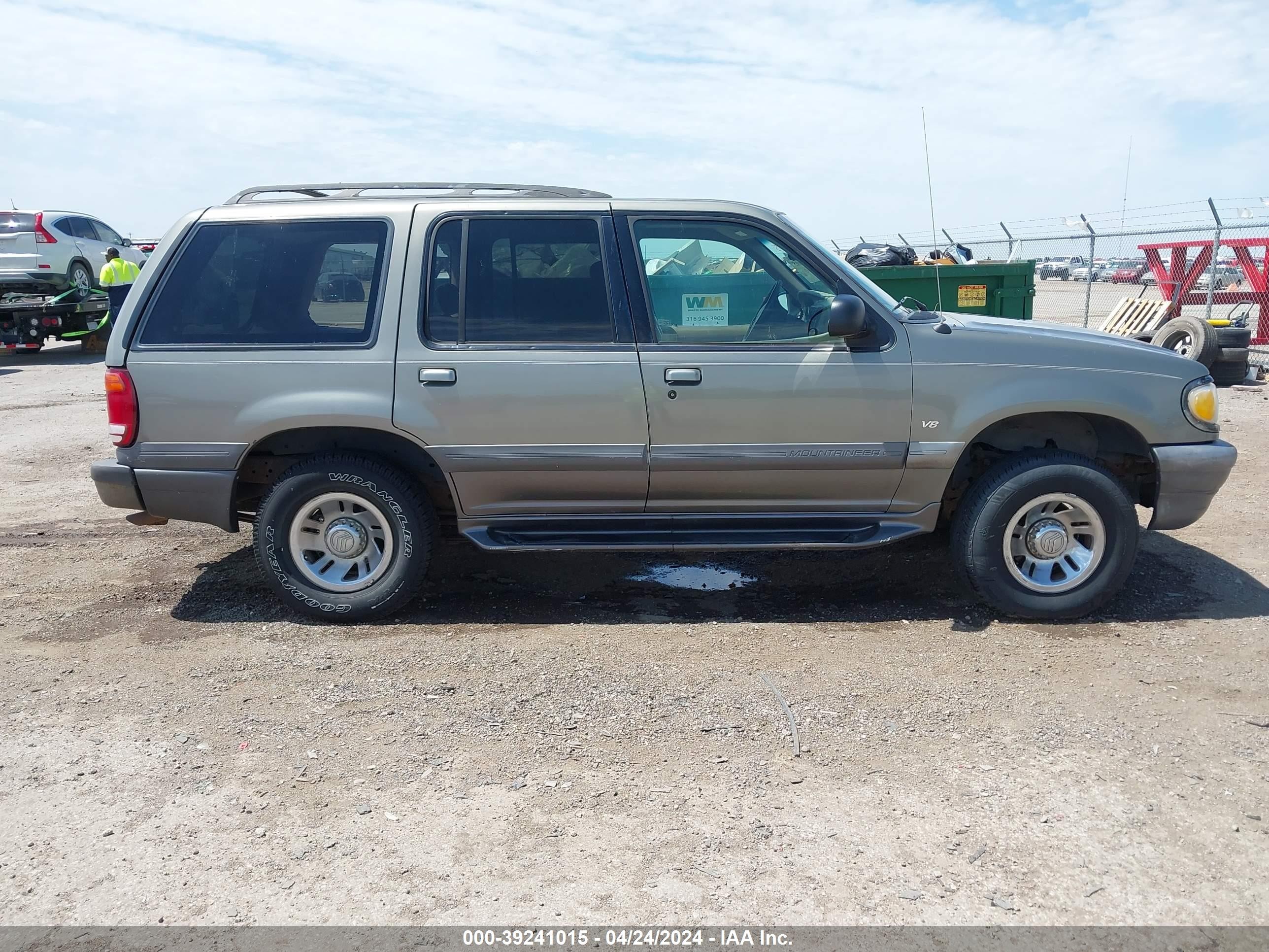 Photo 12 VIN: 4M2ZU86P4YUJ29551 - MERCURY MOUNTAINEER 