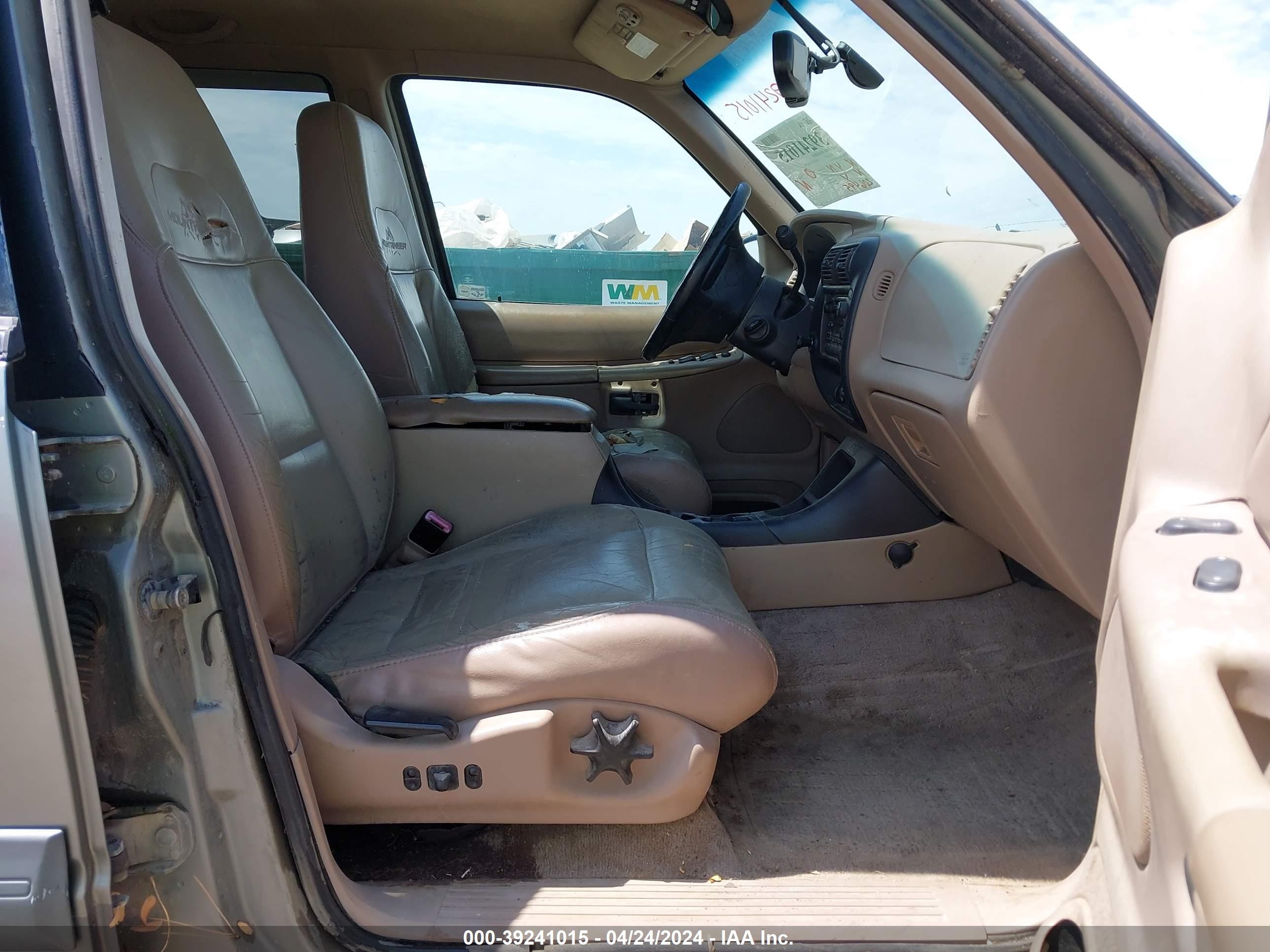 Photo 4 VIN: 4M2ZU86P4YUJ29551 - MERCURY MOUNTAINEER 