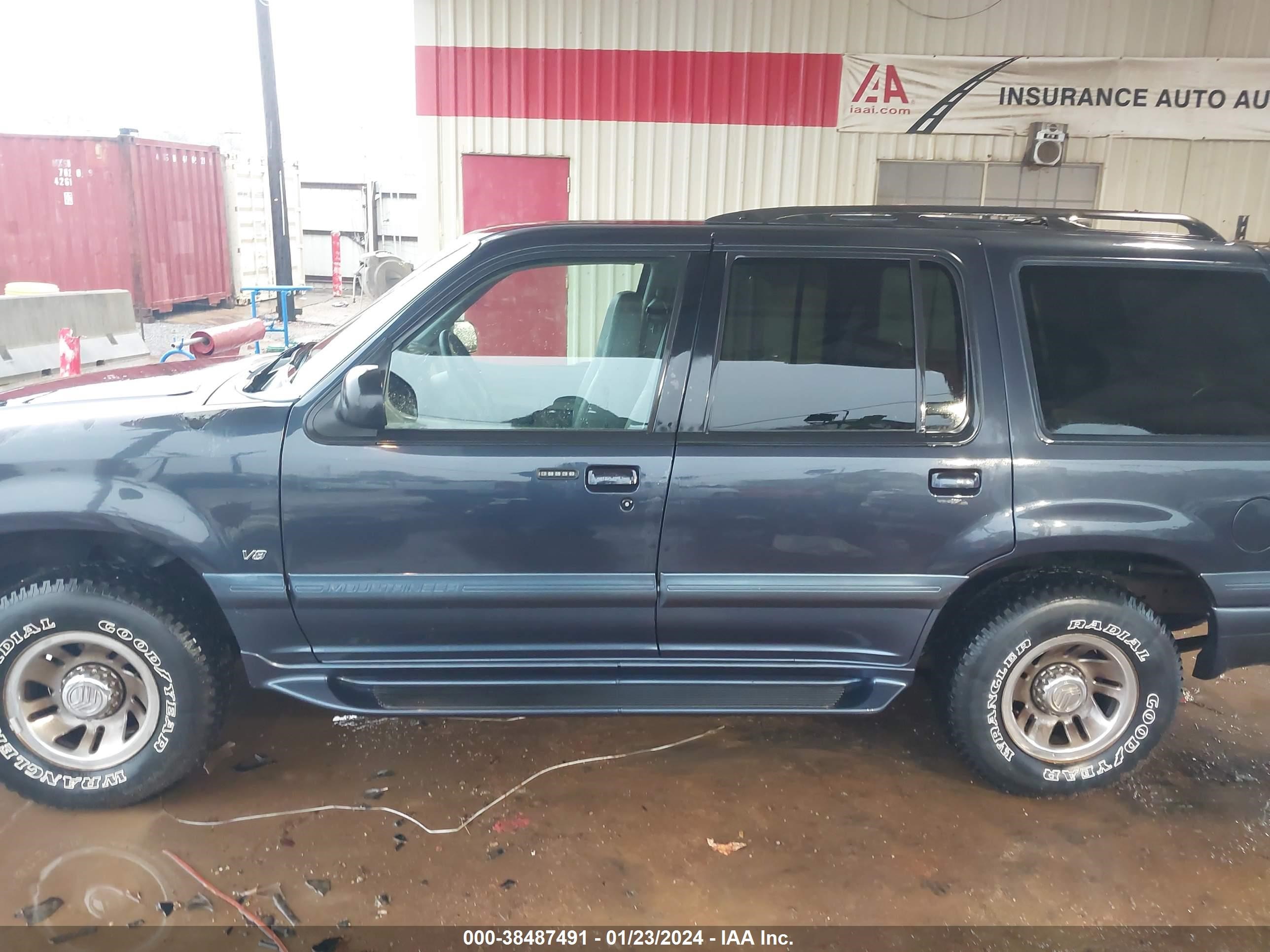 Photo 13 VIN: 4M2ZU86P5YUJ25055 - MERCURY MOUNTAINEER 