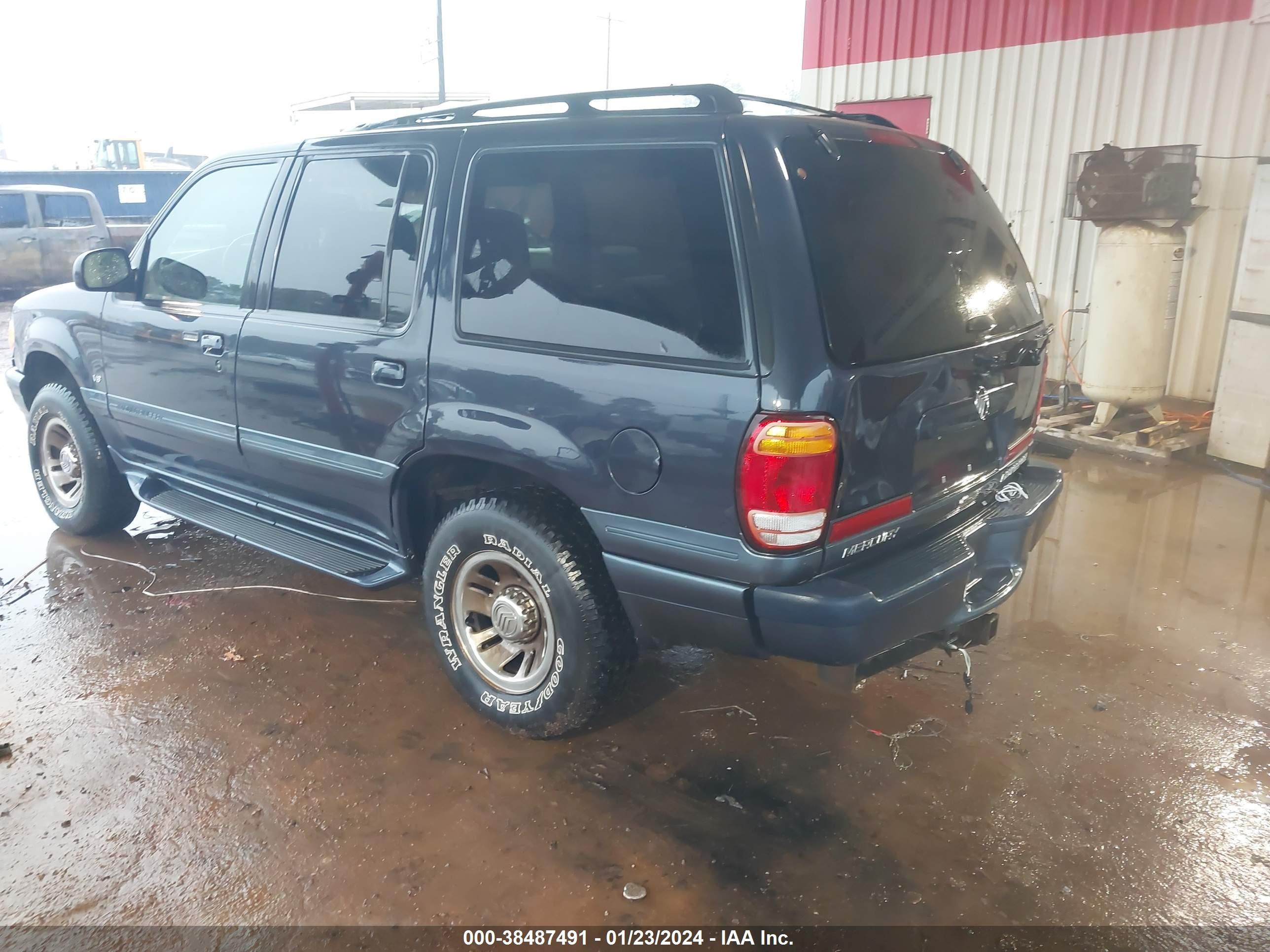 Photo 2 VIN: 4M2ZU86P5YUJ25055 - MERCURY MOUNTAINEER 