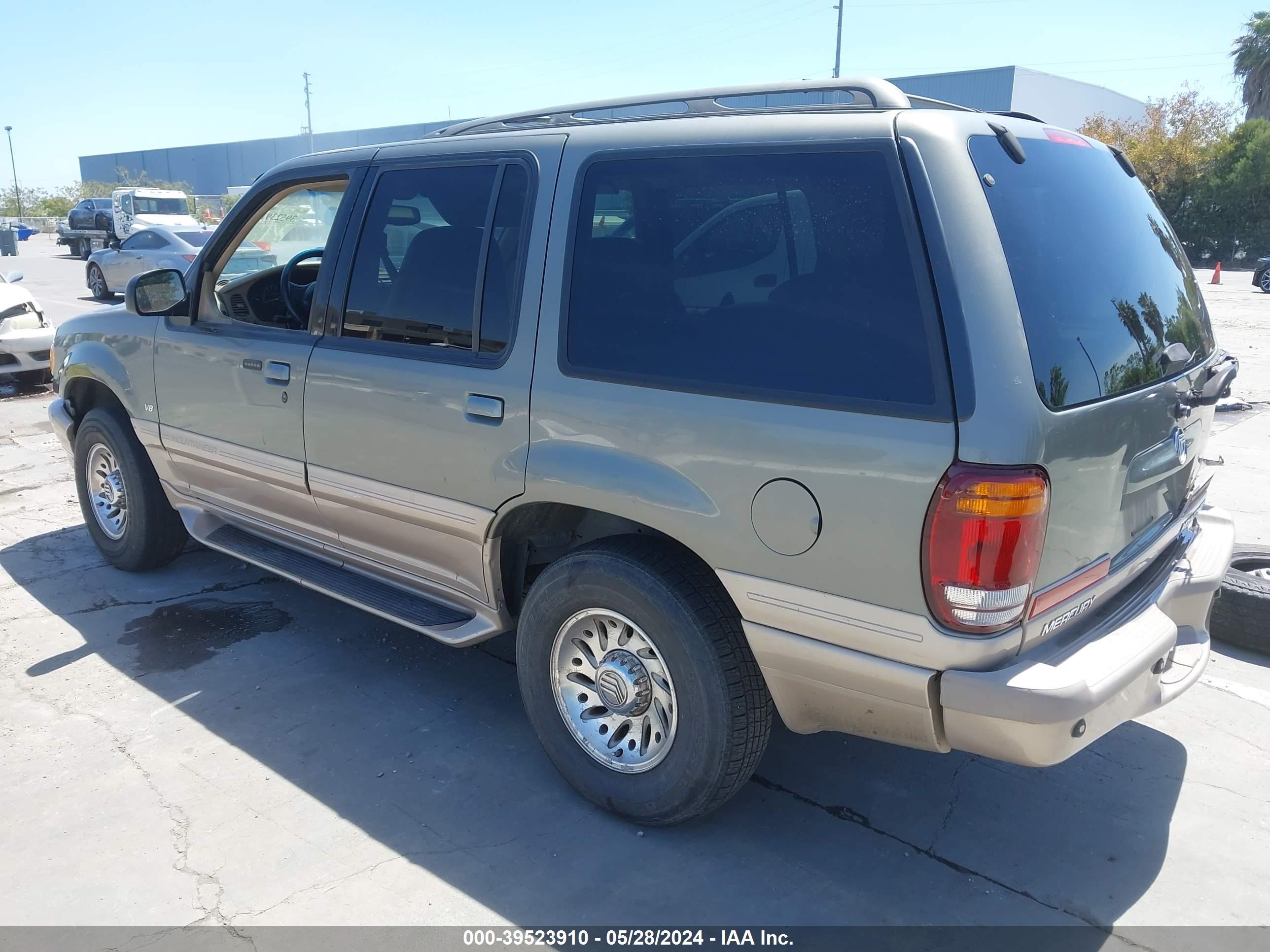 Photo 2 VIN: 4M2ZU86P7YUJ43248 - MERCURY MOUNTAINEER 