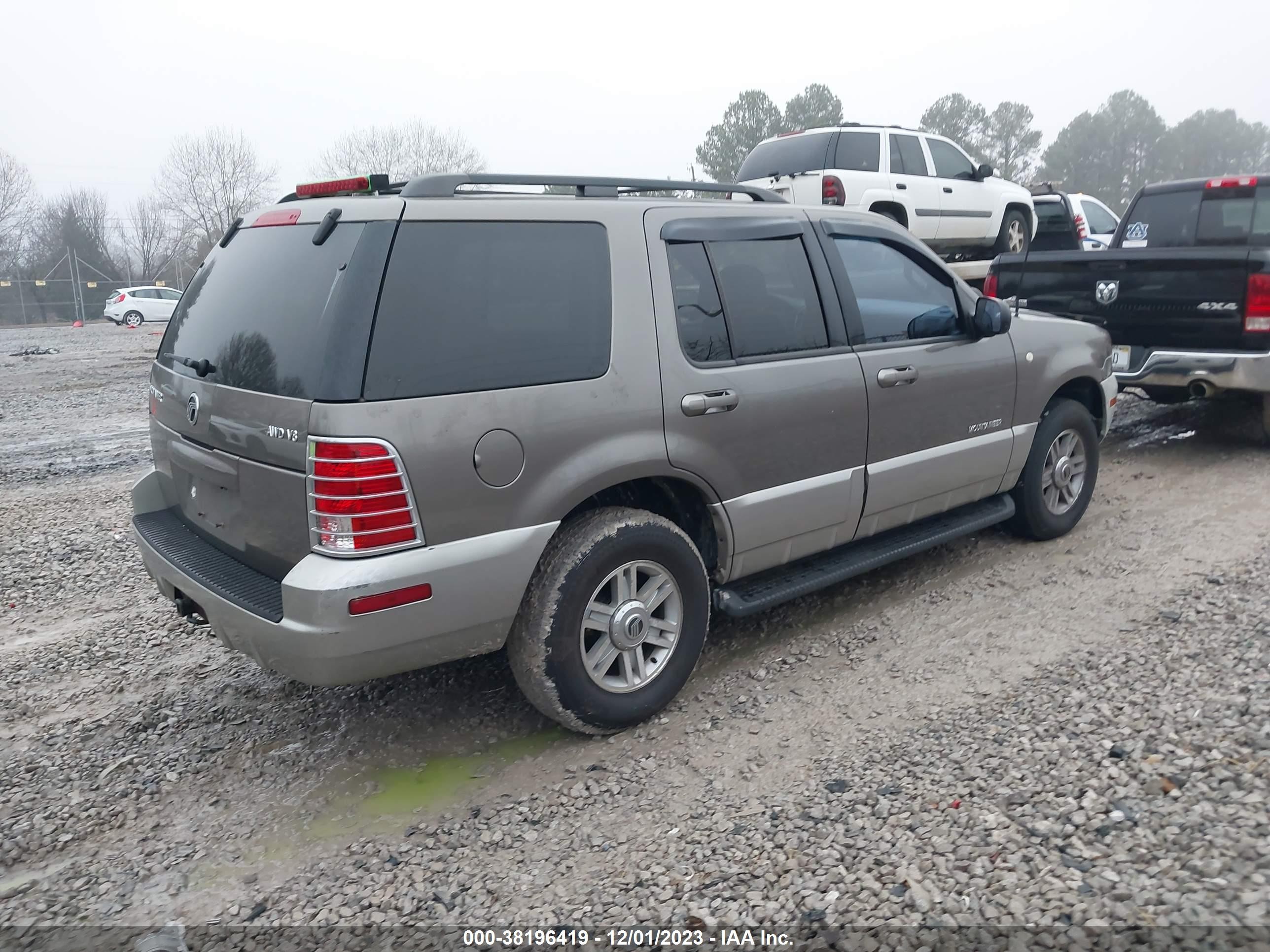 Photo 3 VIN: 4M2ZU86W92ZJ28185 - MERCURY MOUNTAINEER 