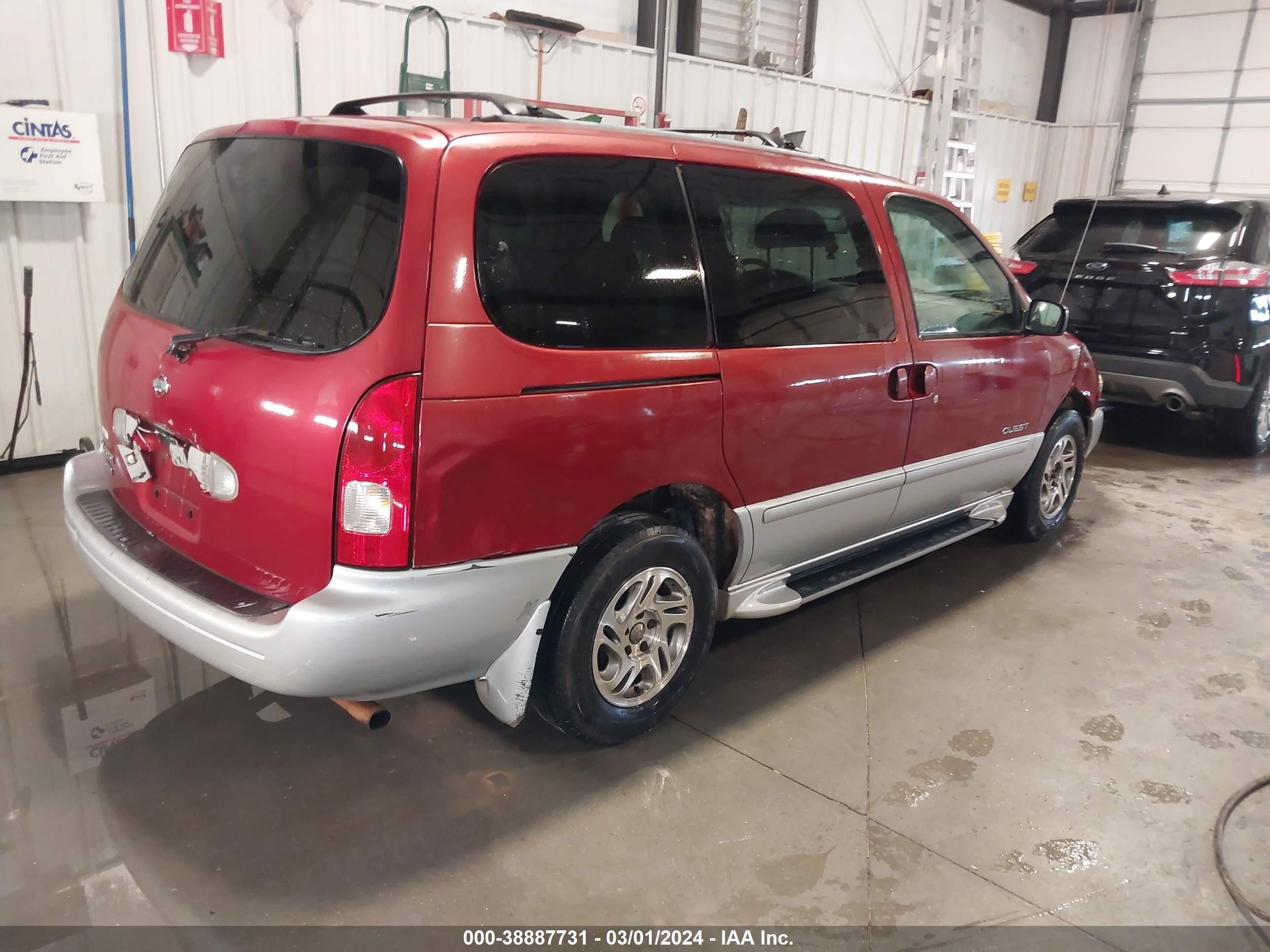 Photo 3 VIN: 4N2XN11T2YD815624 - NISSAN QUEST 