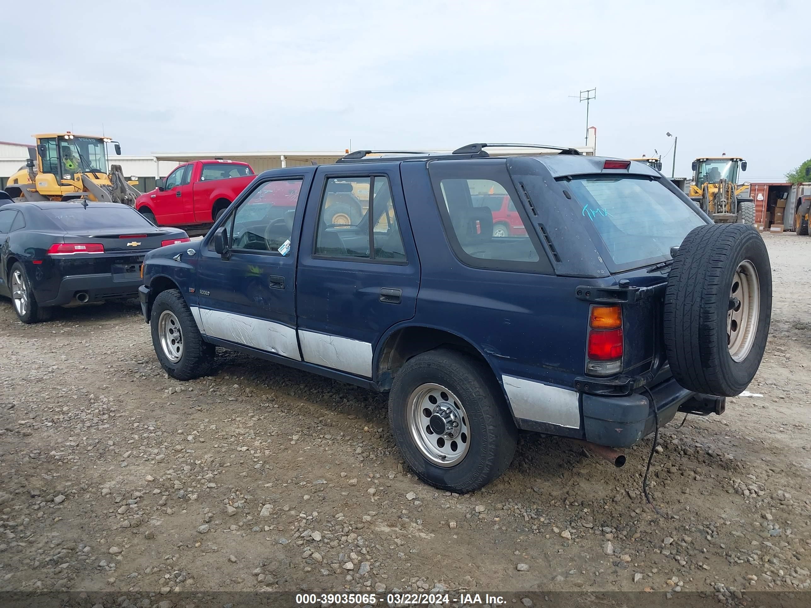 Photo 2 VIN: 4S2CG58V6P4320050 - ISUZU RODEO 