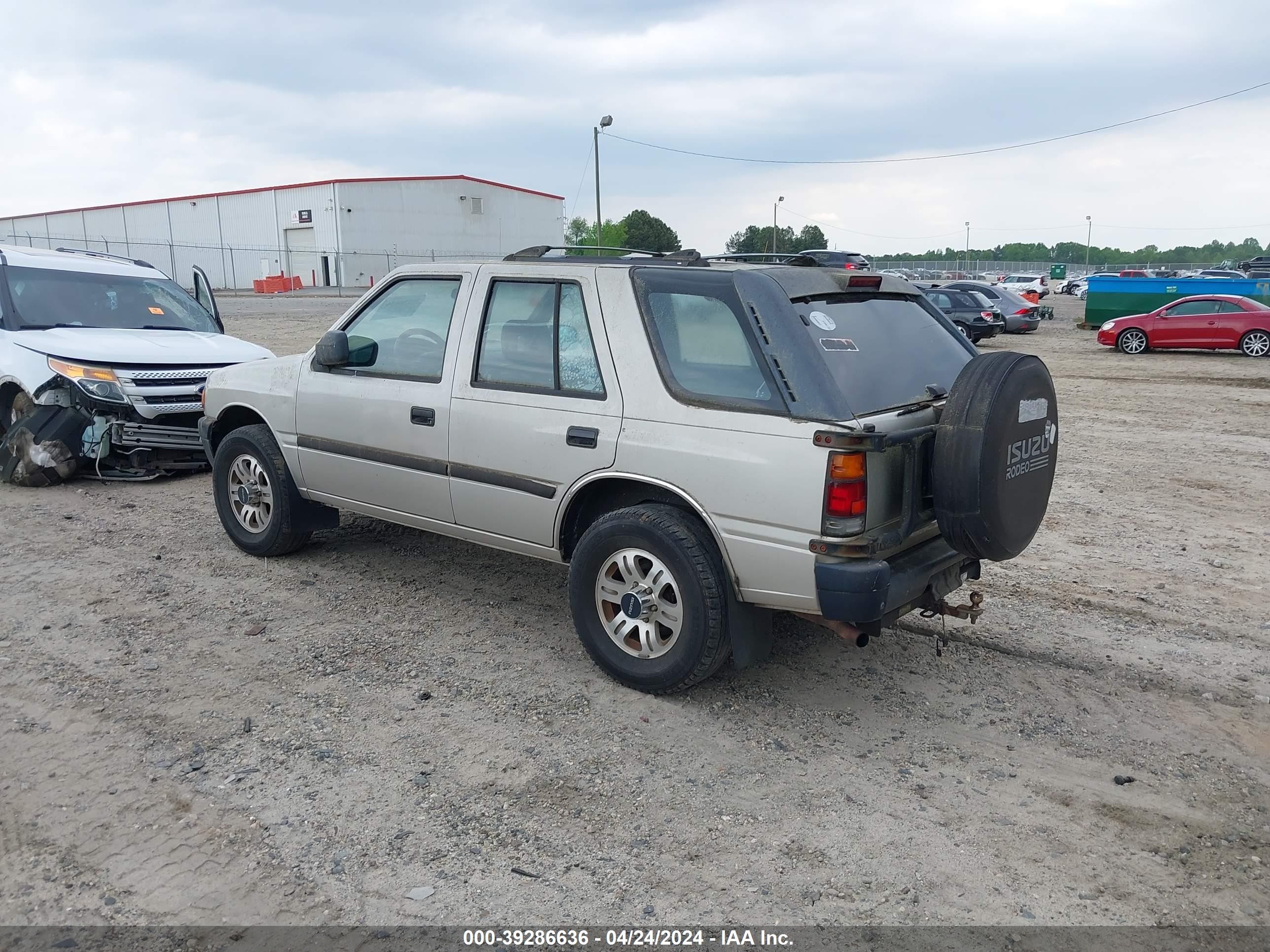 Photo 2 VIN: 4S2CK58V2T4338618 - ISUZU RODEO 