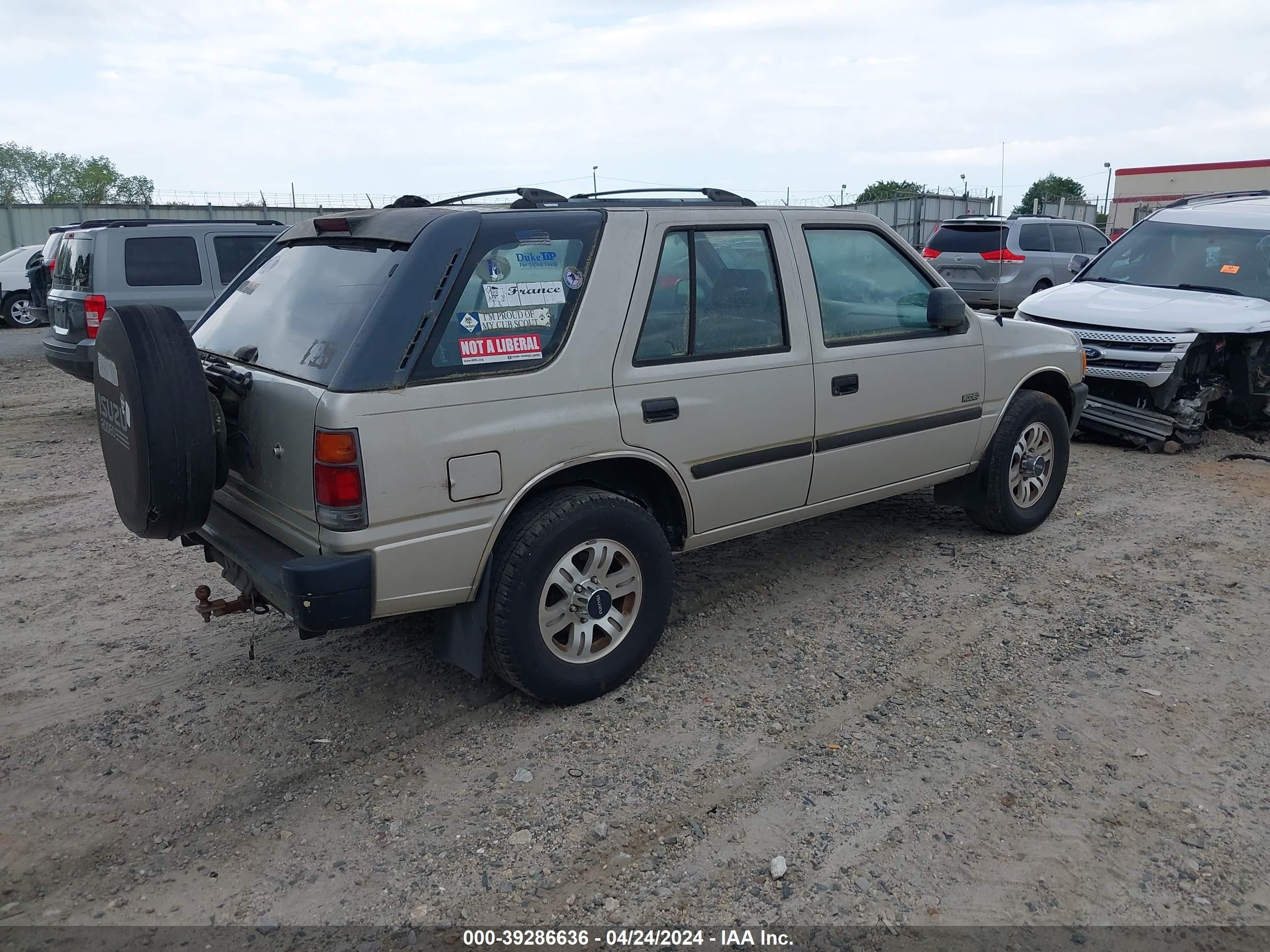 Photo 3 VIN: 4S2CK58V2T4338618 - ISUZU RODEO 