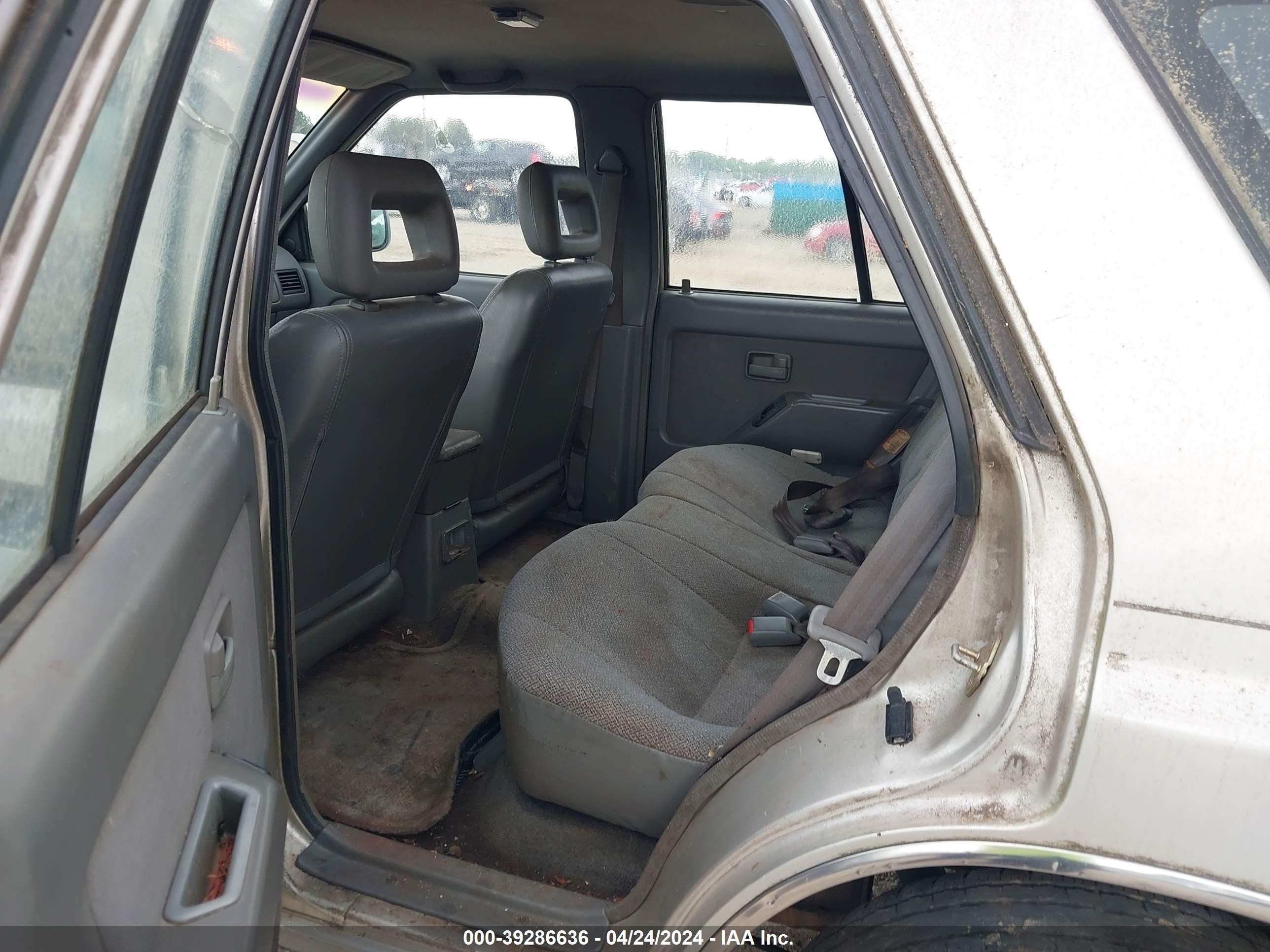 Photo 7 VIN: 4S2CK58V2T4338618 - ISUZU RODEO 