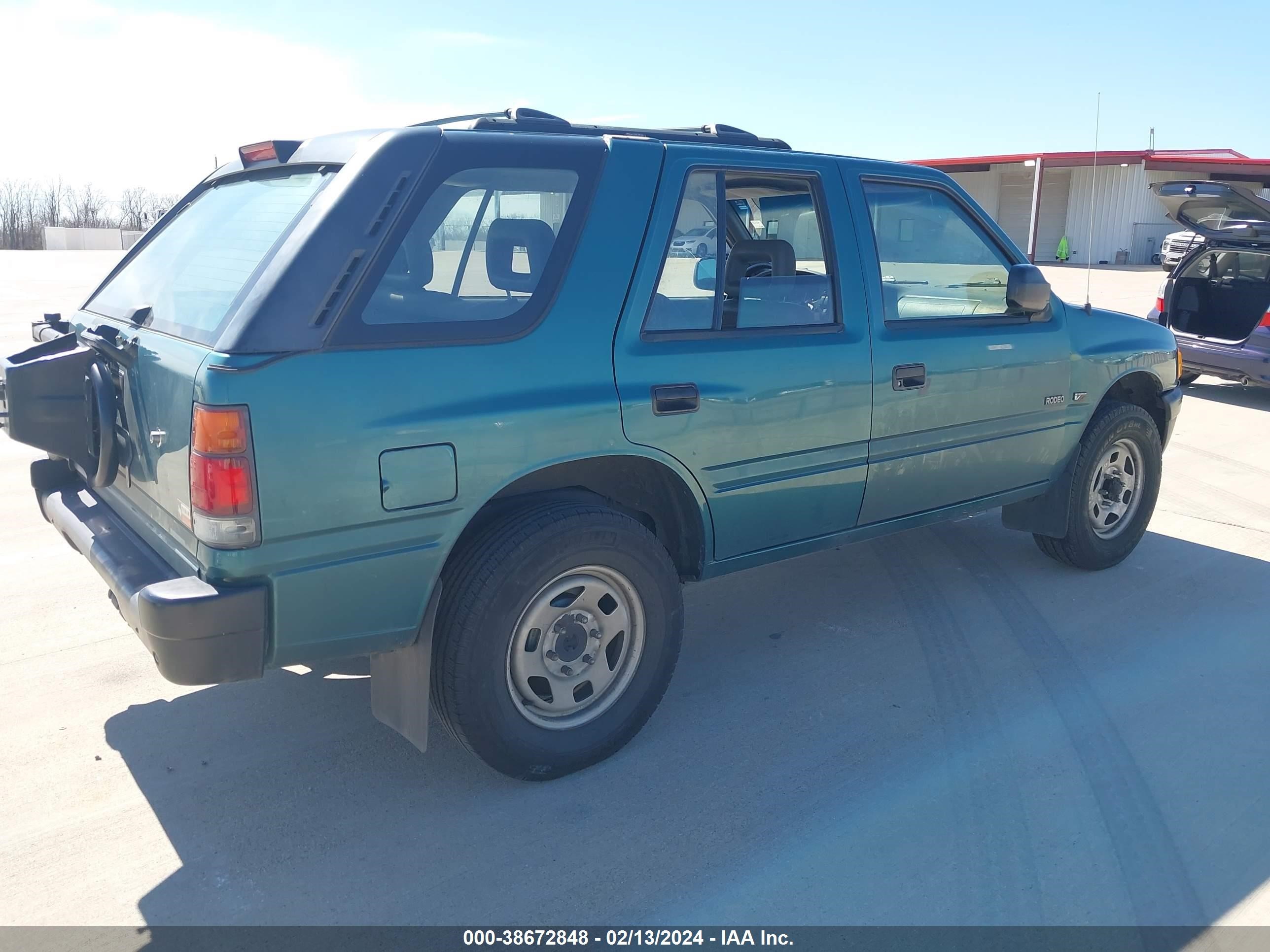 Photo 3 VIN: 4S2CK58V6T4312748 - ISUZU RODEO 